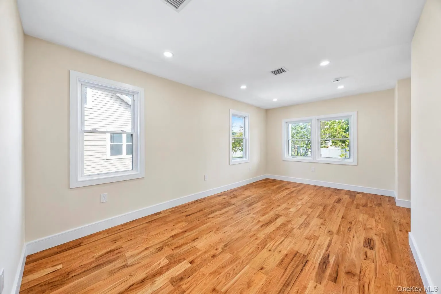 18 Sportsmans Avenue, Hempstead, NY, 4 Bedrooms Bedrooms, 9 Rooms Rooms,3 BathroomsBathrooms,Residential,For Rent,Sportsmans,0,1054065 18 Sportsmans Avenue, Hempstead, NY, 4 Bedrooms Bedrooms, 9 Rooms Rooms,3 BathroomsBathrooms,Residential,For Rent,Sportsmans,0,1054065