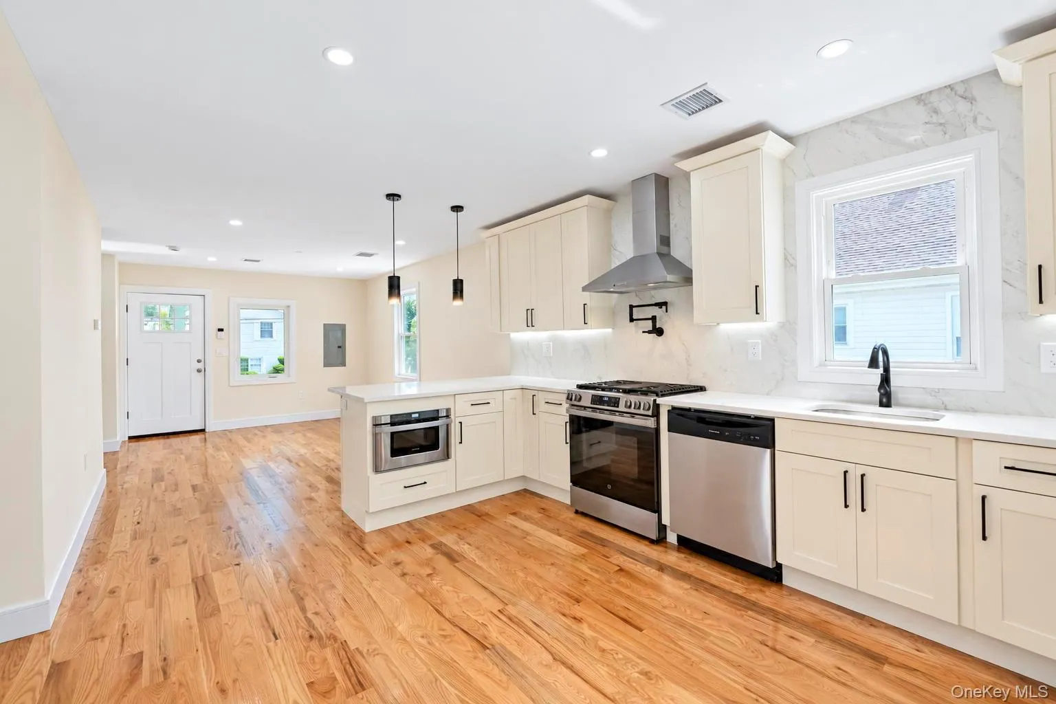 18 Sportsmans Avenue, Hempstead, NY, 4 Bedrooms Bedrooms, 9 Rooms Rooms,3 BathroomsBathrooms,Residential,For Rent,Sportsmans,0,1054065 18 Sportsmans Avenue, Hempstead, NY, 4 Bedrooms Bedrooms, 9 Rooms Rooms,3 BathroomsBathrooms,Residential,For Rent,Sportsmans,0,1054065