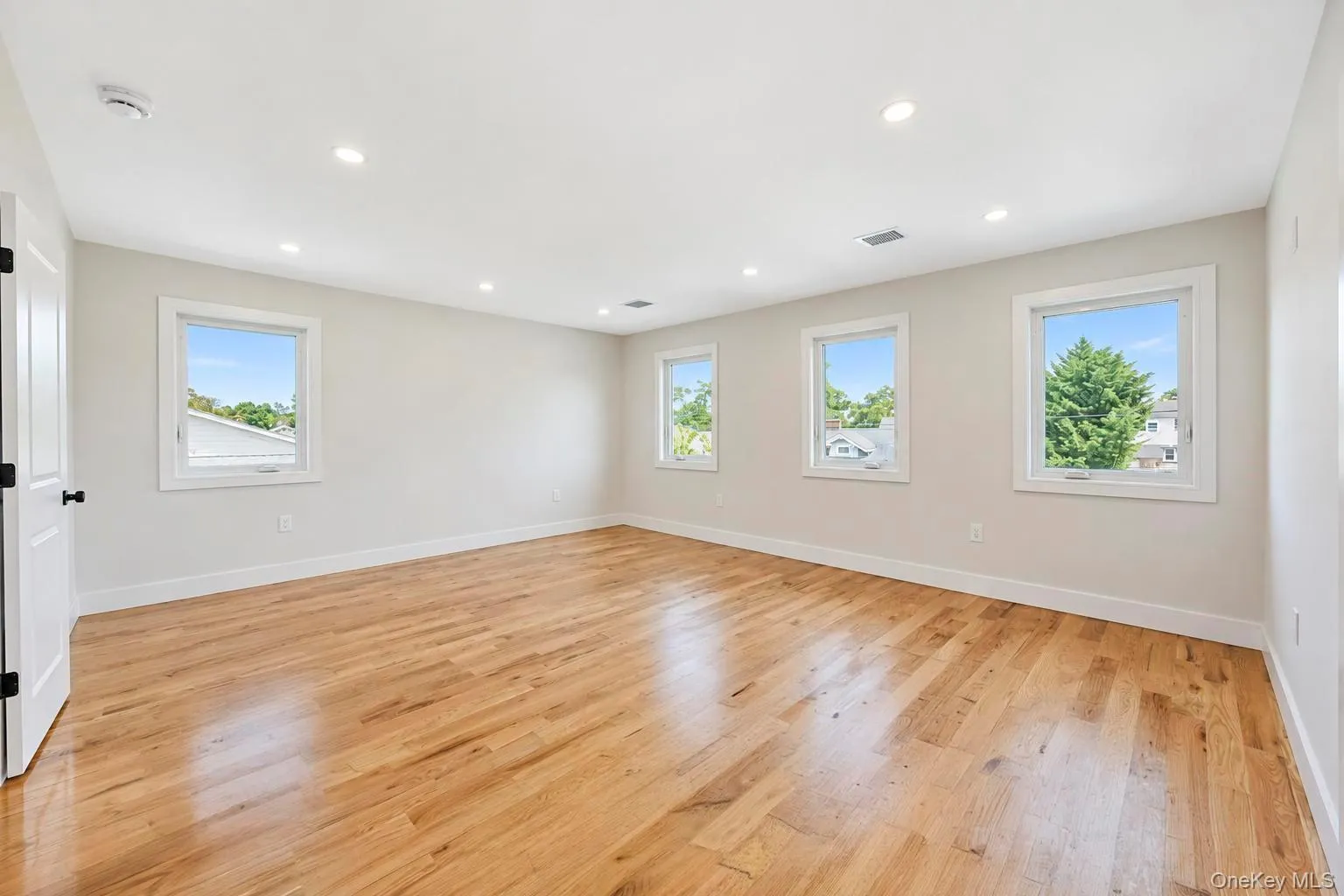 18 Sportsmans Avenue, Hempstead, NY, 4 Bedrooms Bedrooms, 9 Rooms Rooms,3 BathroomsBathrooms,Residential,For Rent,Sportsmans,0,1054065 18 Sportsmans Avenue, Hempstead, NY, 4 Bedrooms Bedrooms, 9 Rooms Rooms,3 BathroomsBathrooms,Residential,For Rent,Sportsmans,0,1054065