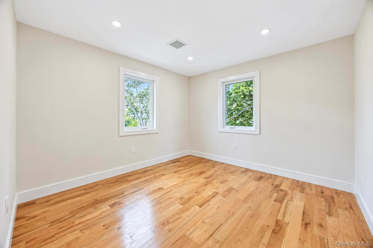 18 Sportsmans Avenue, Hempstead, NY, 4 Bedrooms Bedrooms, 9 Rooms Rooms,3 BathroomsBathrooms,Residential,For Rent,Sportsmans,0,1054065 18 Sportsmans Avenue, Hempstead, NY, 4 Bedrooms Bedrooms, 9 Rooms Rooms,3 BathroomsBathrooms,Residential,For Rent,Sportsmans,0,1054065