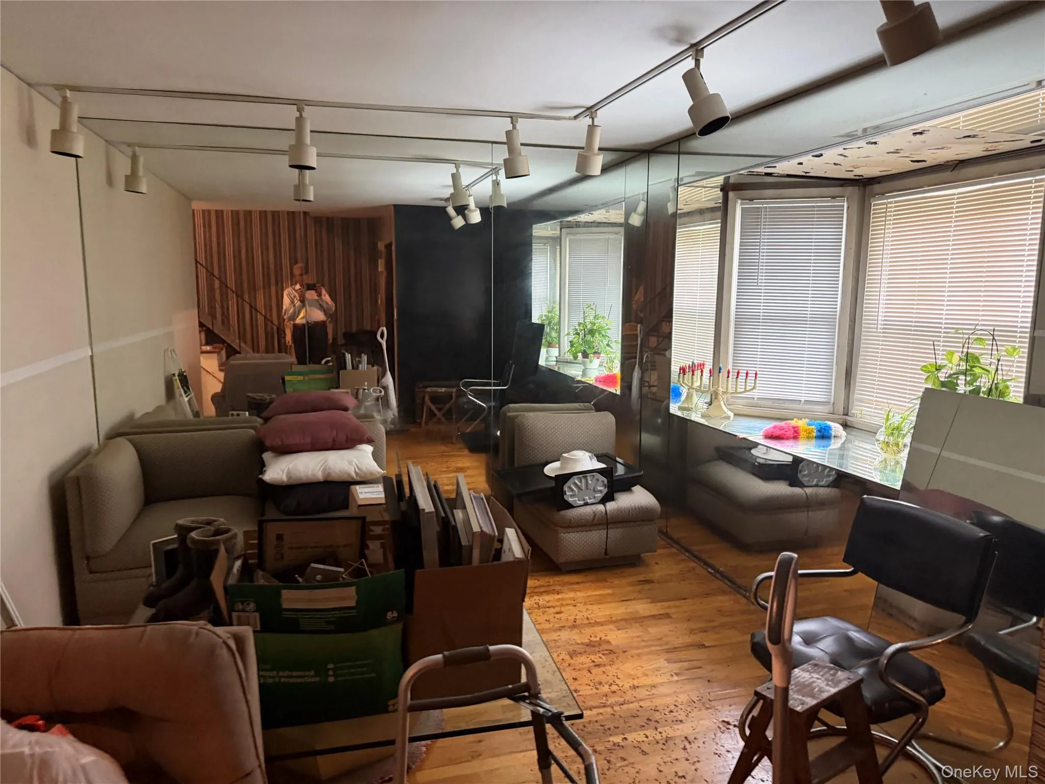 6275 Douglaston Parkway, New York, NY, 4 Bedrooms Bedrooms, 7 Rooms Rooms,2 BathroomsBathrooms,Residential,For Rent,Douglaston,0,1054068 6275 Douglaston Parkway, New York, NY, 4 Bedrooms Bedrooms, 7 Rooms Rooms,2 BathroomsBathrooms,Residential,For Rent,Douglaston,0,1054068