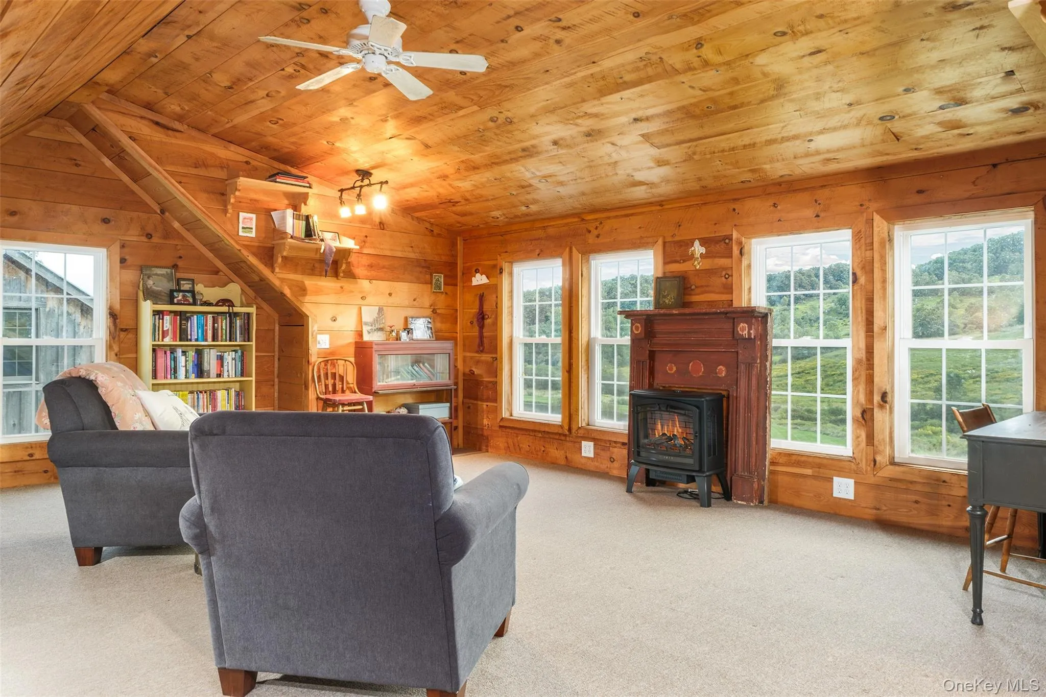 Study in the attic or bonus room Study in the attic or bonus room