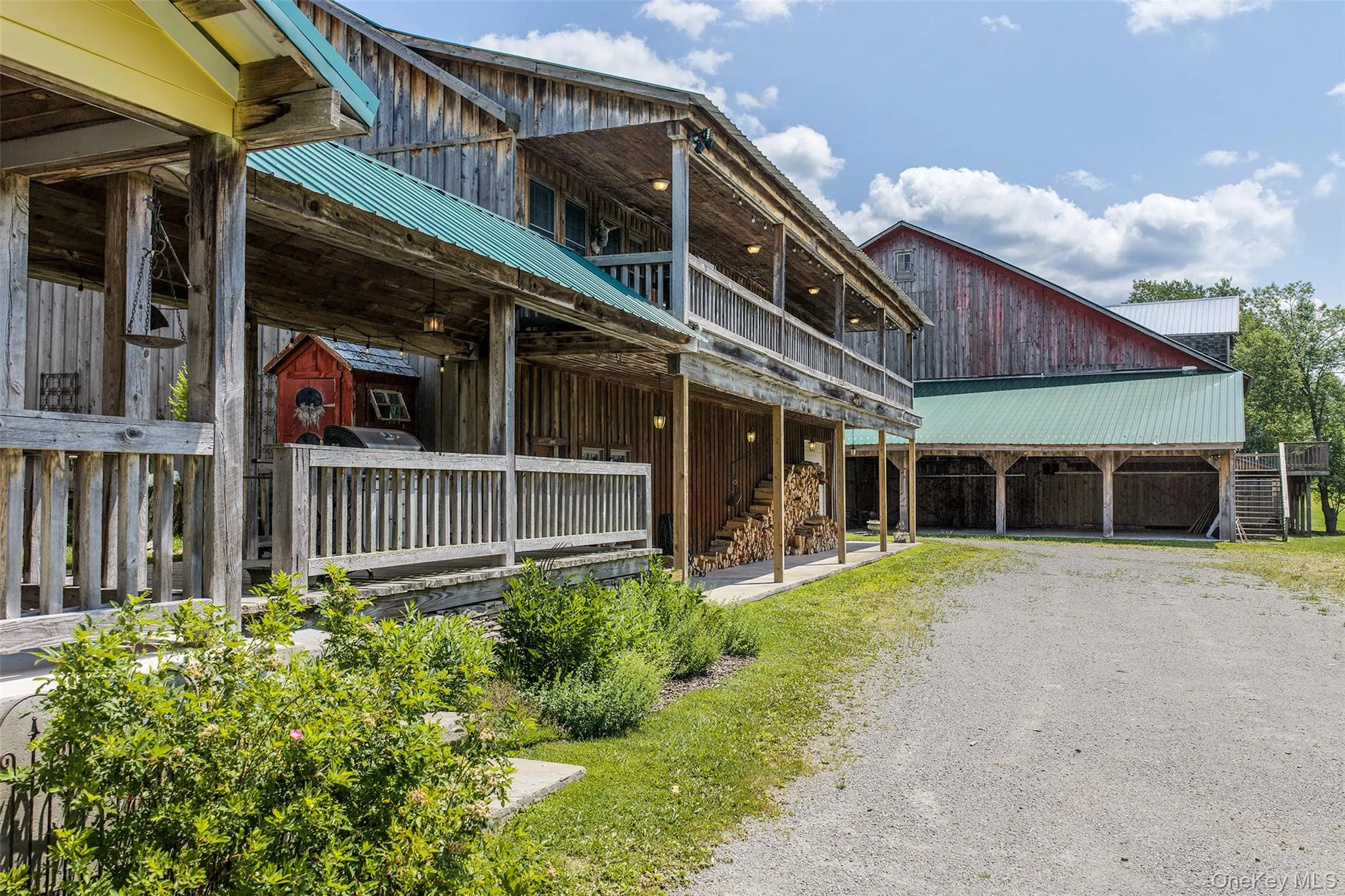 Breezeway to Guest Lodge Breezeway to Guest Lodge
