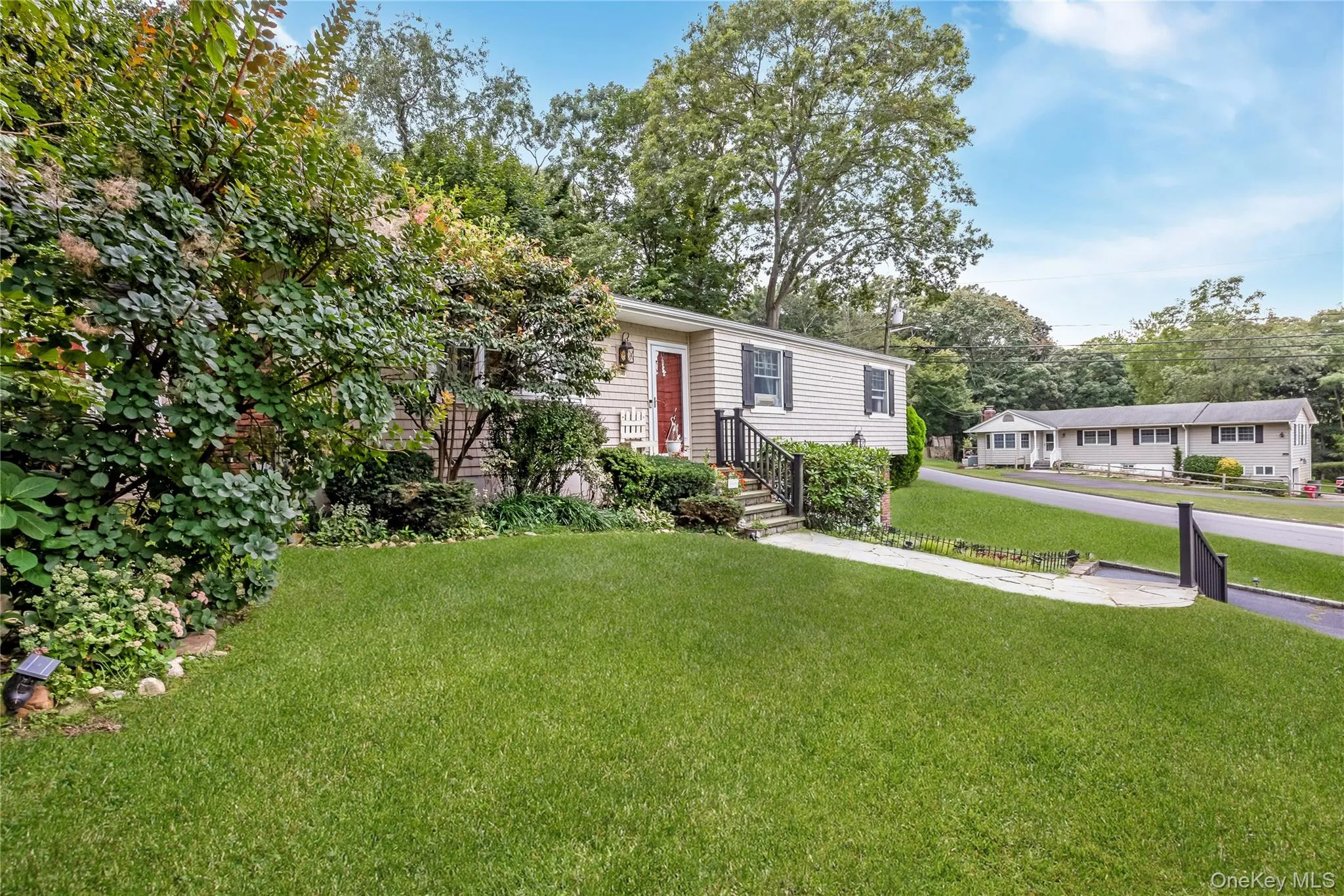 146 Elm Street, Brookhaven, NY, 3 Bedrooms Bedrooms, 7 Rooms Rooms,2 BathroomsBathrooms,Residential,For Rent,Elm,0,1054075 146 Elm Street, Brookhaven, NY, 3 Bedrooms Bedrooms, 7 Rooms Rooms,2 BathroomsBathrooms,Residential,For Rent,Elm,0,1054075