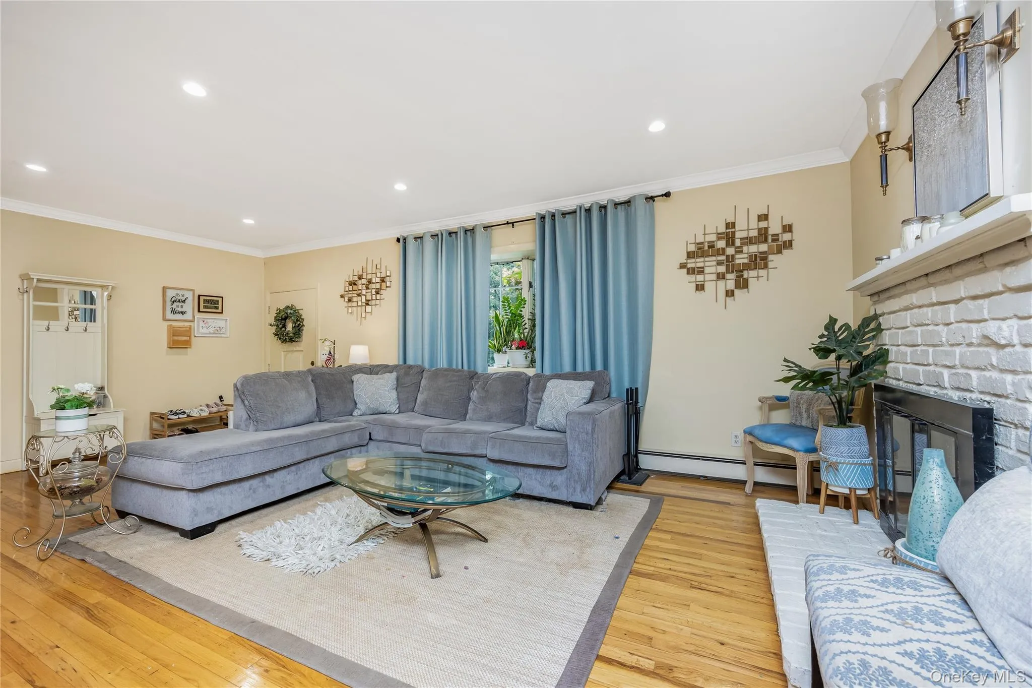 146 Elm Street, Brookhaven, NY, 3 Bedrooms Bedrooms, 7 Rooms Rooms,2 BathroomsBathrooms,Residential,For Rent,Elm,0,1054075 146 Elm Street, Brookhaven, NY, 3 Bedrooms Bedrooms, 7 Rooms Rooms,2 BathroomsBathrooms,Residential,For Rent,Elm,0,1054075