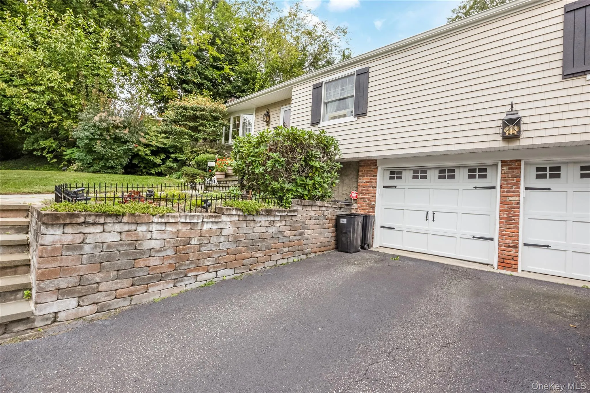 146 Elm Street, Brookhaven, NY, 3 Bedrooms Bedrooms, 7 Rooms Rooms,2 BathroomsBathrooms,Residential,For Rent,Elm,0,1054075 146 Elm Street, Brookhaven, NY, 3 Bedrooms Bedrooms, 7 Rooms Rooms,2 BathroomsBathrooms,Residential,For Rent,Elm,0,1054075