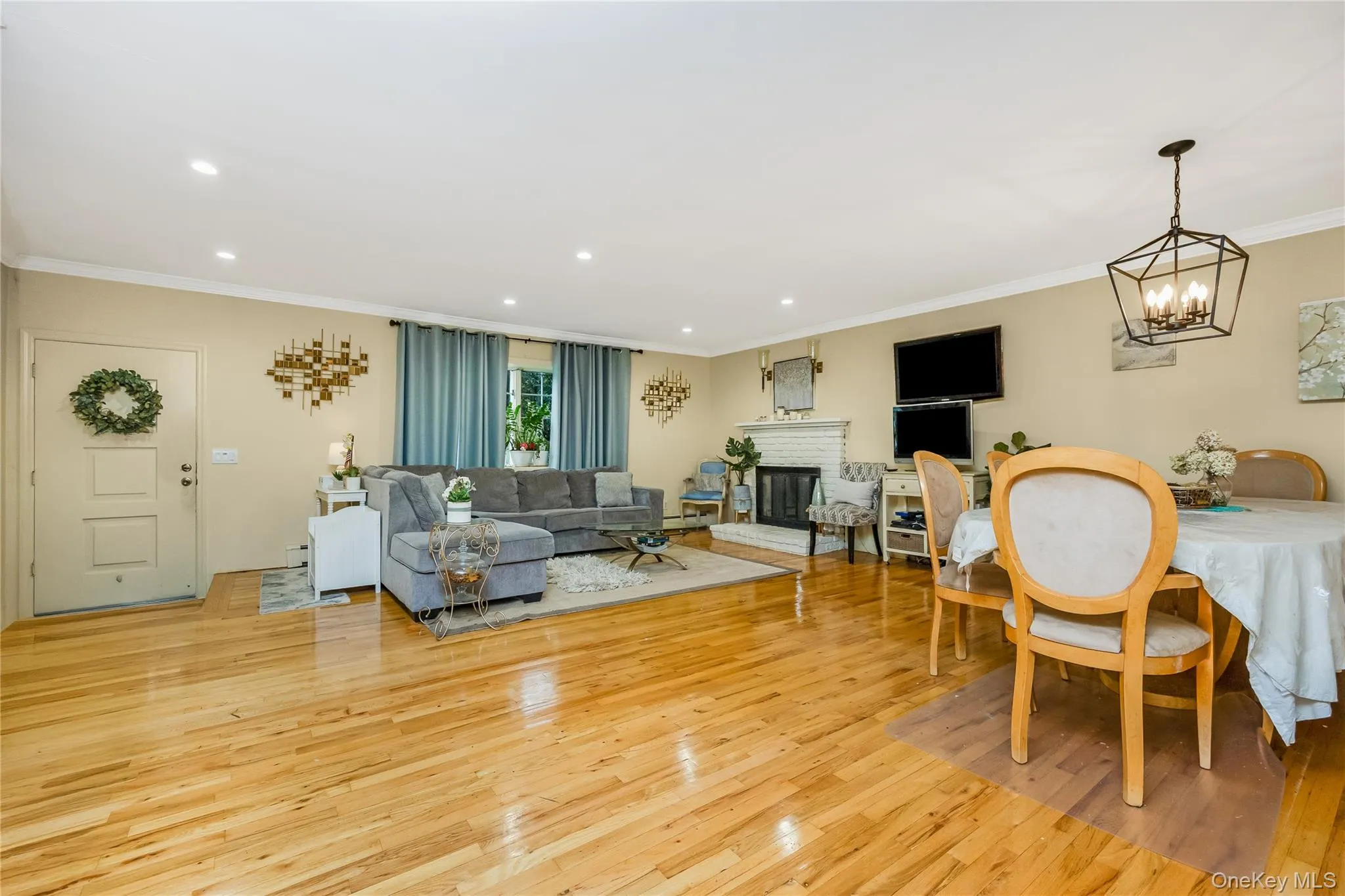 146 Elm Street, Brookhaven, NY, 3 Bedrooms Bedrooms, 7 Rooms Rooms,2 BathroomsBathrooms,Residential,For Rent,Elm,0,1054075 146 Elm Street, Brookhaven, NY, 3 Bedrooms Bedrooms, 7 Rooms Rooms,2 BathroomsBathrooms,Residential,For Rent,Elm,0,1054075