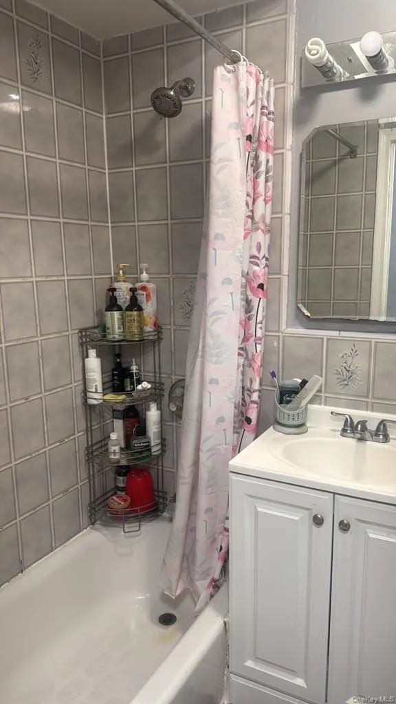 84-60 Little Neck Pkwy, New York, NY, 1 Bedroom Bedrooms, 3 Room Rooms,1 BathroomBathrooms,Residential Lease,For Rent,Little Neck Pkwy,0,1054076 84-60 Little Neck Pkwy, New York, NY, 1 Bedroom Bedrooms, 3 Room Rooms,1 BathroomBathrooms,Residential Lease,For Rent,Little Neck Pkwy,0,1054076