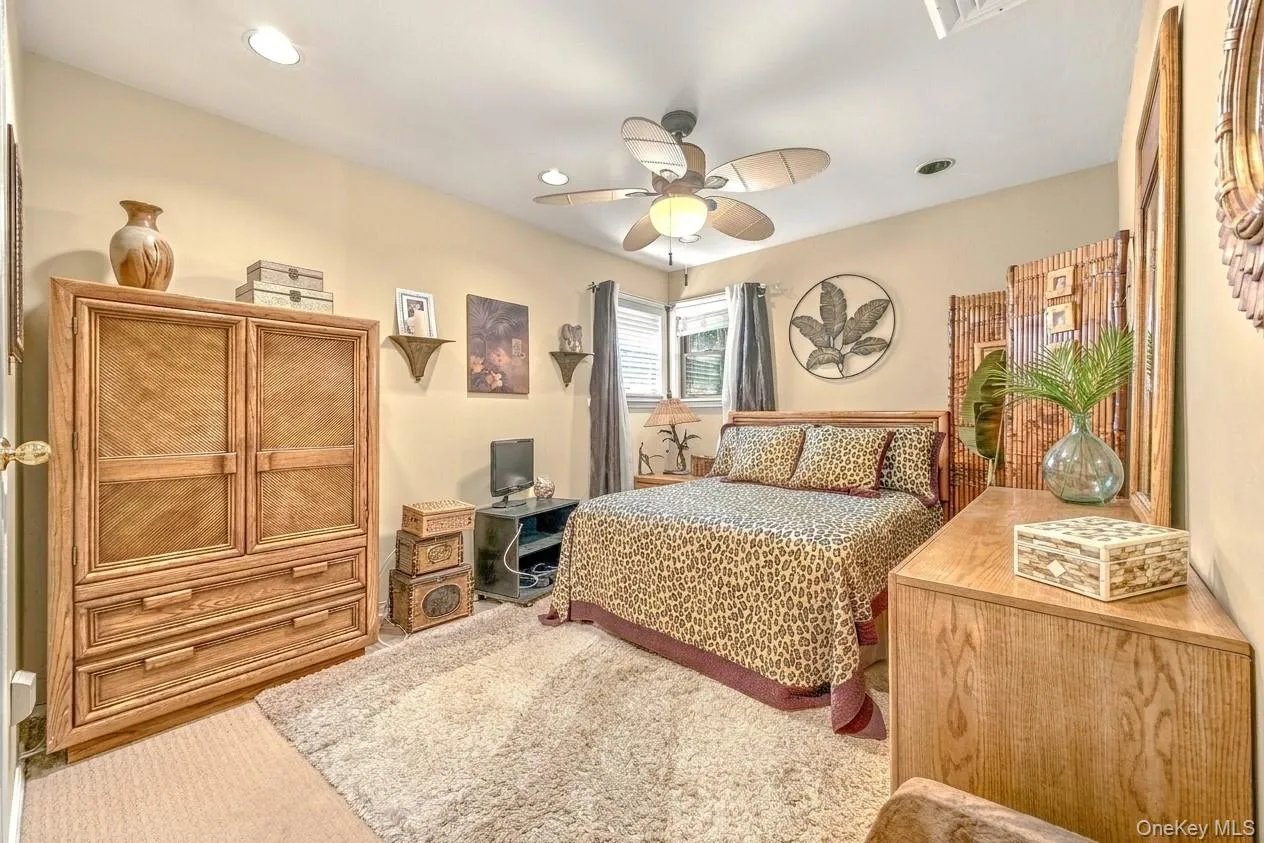 6 Kinsella Street, Huntington, NY, 3 Bedrooms Bedrooms, 8 Rooms Rooms,1 BathroomBathrooms,Residential,For Rent,Kinsella,0,1054108 6 Kinsella Street, Huntington, NY, 3 Bedrooms Bedrooms, 8 Rooms Rooms,1 BathroomBathrooms,Residential,For Rent,Kinsella,0,1054108