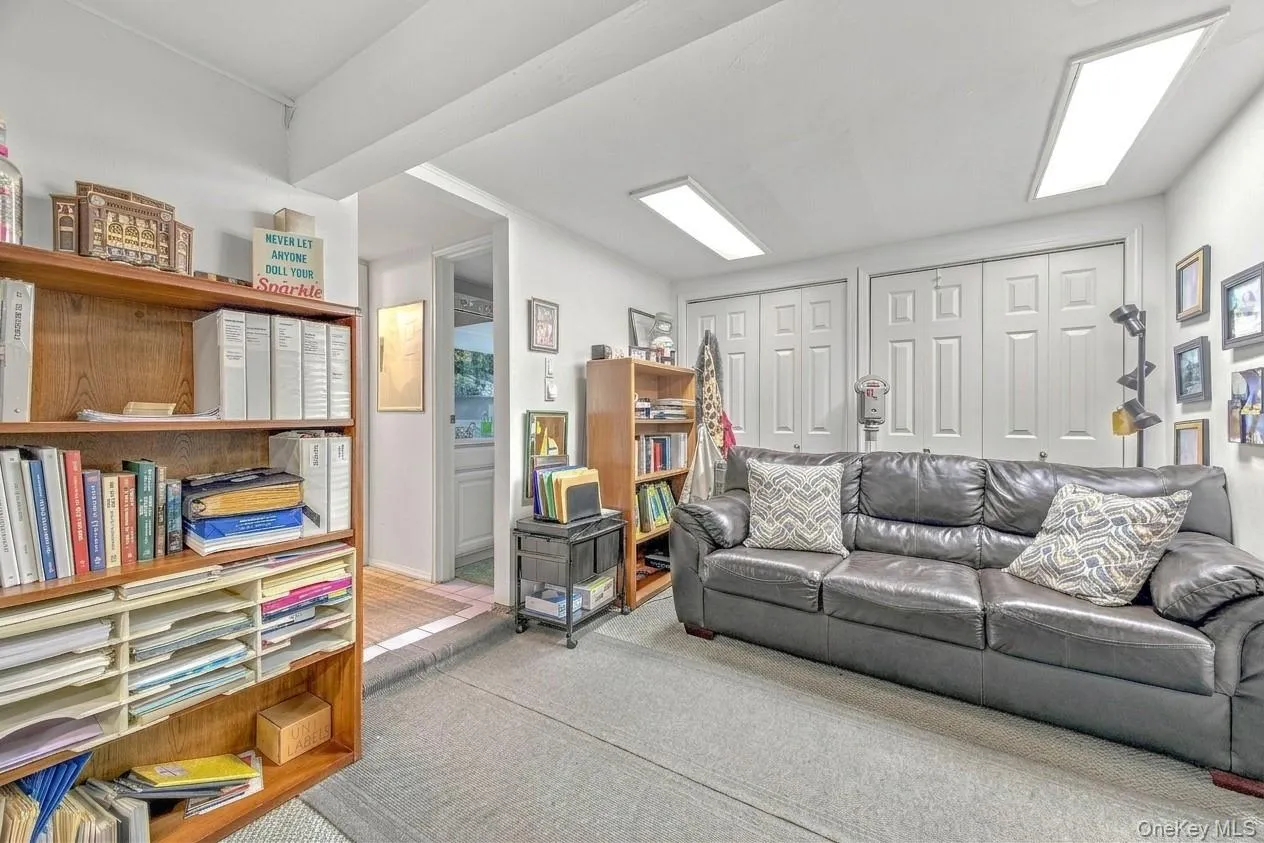 6 Kinsella Street, Huntington, NY, 3 Bedrooms Bedrooms, 8 Rooms Rooms,1 BathroomBathrooms,Residential,For Rent,Kinsella,0,1054108 6 Kinsella Street, Huntington, NY, 3 Bedrooms Bedrooms, 8 Rooms Rooms,1 BathroomBathrooms,Residential,For Rent,Kinsella,0,1054108