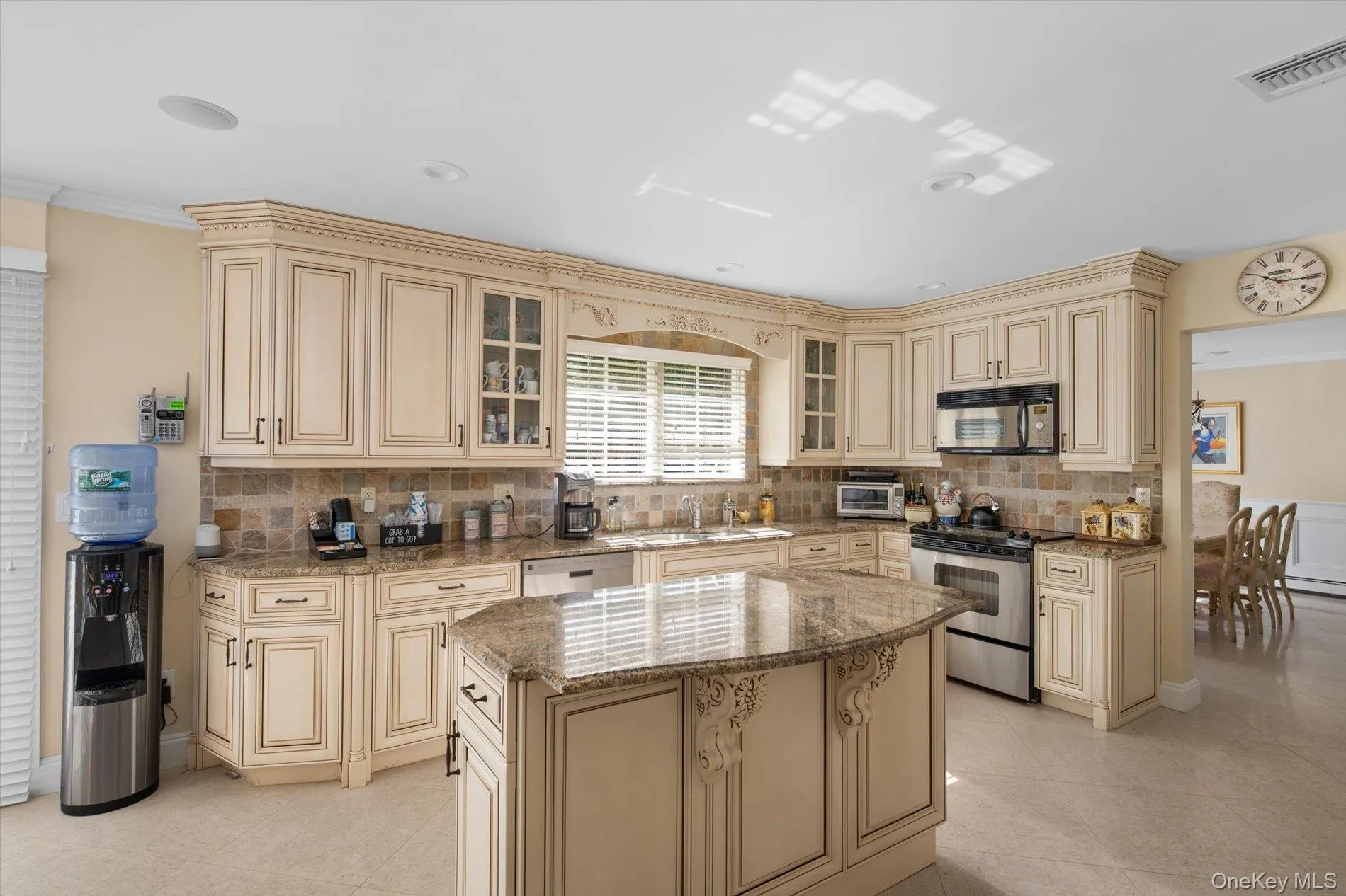 6 Maize Court, Huntington, NY, 5 Bedrooms Bedrooms, 10 Rooms Rooms,3 BathroomsBathrooms,Residential,For Rent,Maize,0,1054118 6 Maize Court, Huntington, NY, 5 Bedrooms Bedrooms, 10 Rooms Rooms,3 BathroomsBathrooms,Residential,For Rent,Maize,0,1054118