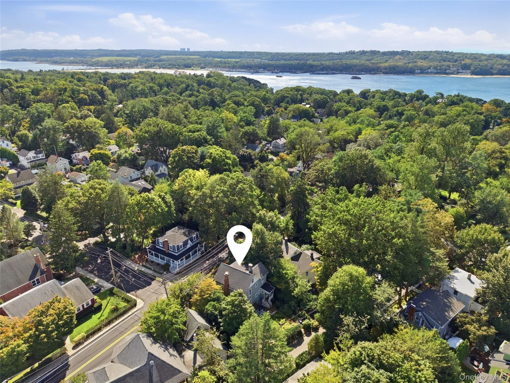 Easy access to beach, boating and restaurants Easy access to beach, boating and restaurants