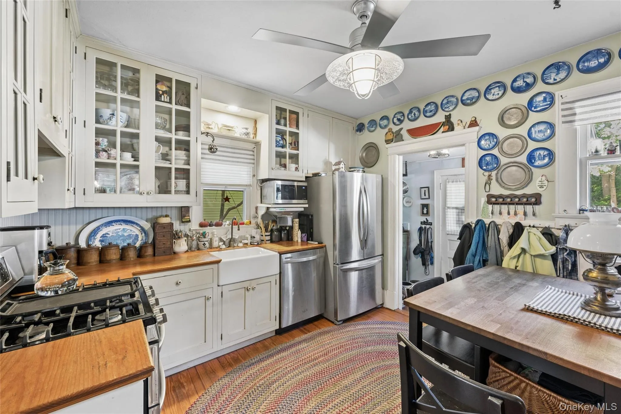 Eat-In Kitchen with Farmhouse Sink & Glass-Front Cabinets Eat-In Kitchen with Farmhouse Sink & Glass-Front Cabinets