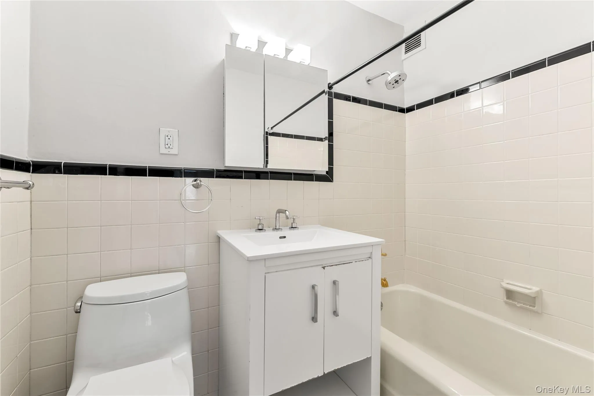 102-10 66 Road, New York, NY, 2 Bedrooms Bedrooms, 5 Rooms Rooms,2 BathroomsBathrooms,Residential,For Rent,66,0,1054122 102-10 66 Road, New York, NY, 2 Bedrooms Bedrooms, 5 Rooms Rooms,2 BathroomsBathrooms,Residential,For Rent,66,0,1054122