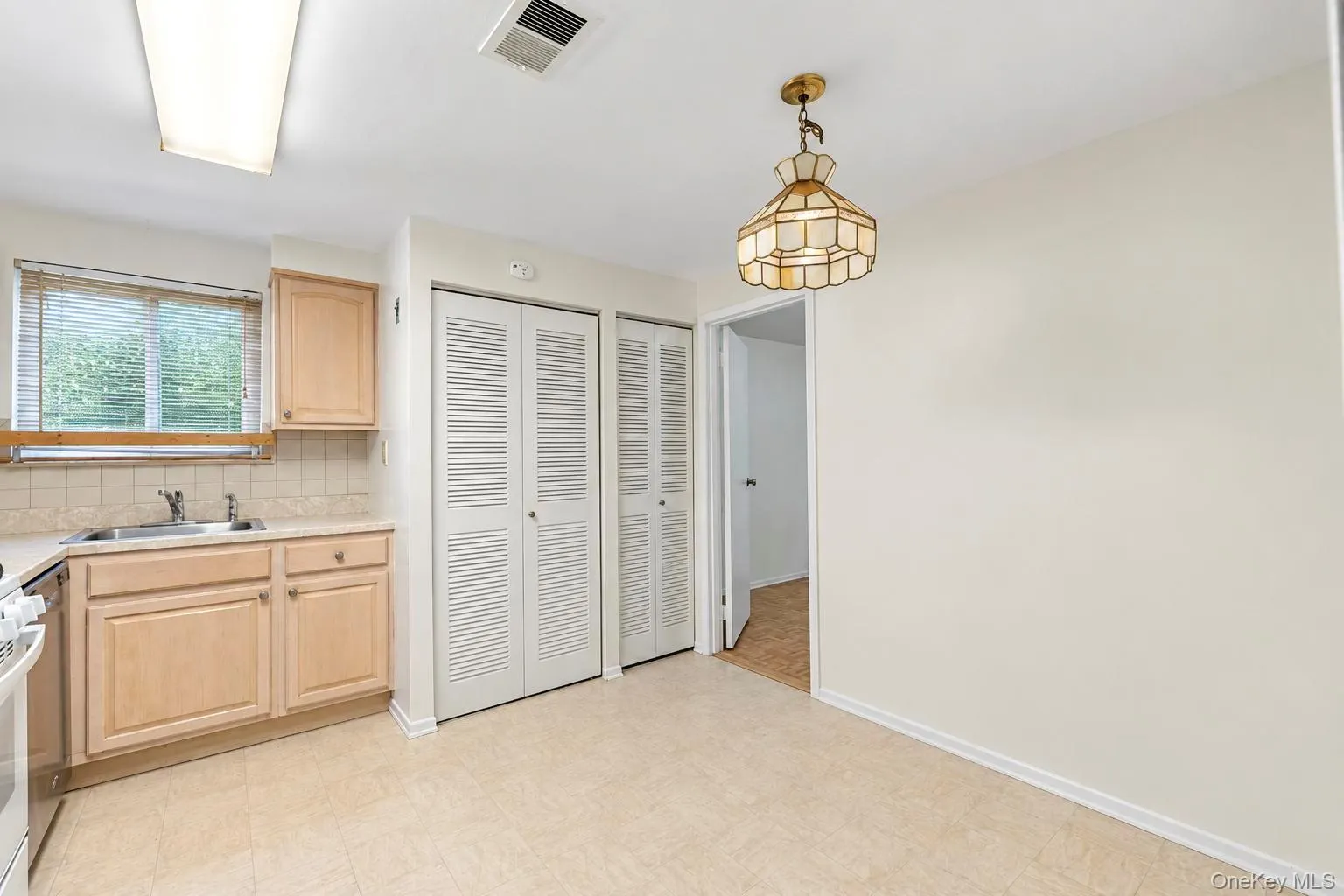 167 Cambridge Drive, Brookhaven, NY, 1 Bedroom Bedrooms, 4 Rooms Rooms,1 BathroomBathrooms,Residential Lease,For Rent,Cambridge,0,1054128 167 Cambridge Drive, Brookhaven, NY, 1 Bedroom Bedrooms, 4 Rooms Rooms,1 BathroomBathrooms,Residential Lease,For Rent,Cambridge,0,1054128