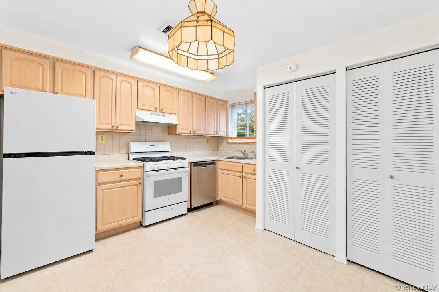 167 Cambridge Drive, Brookhaven, NY, 1 Bedroom Bedrooms, 4 Rooms Rooms,1 BathroomBathrooms,Residential Lease,For Rent,Cambridge,0,1054128 167 Cambridge Drive, Brookhaven, NY, 1 Bedroom Bedrooms, 4 Rooms Rooms,1 BathroomBathrooms,Residential Lease,For Rent,Cambridge,0,1054128