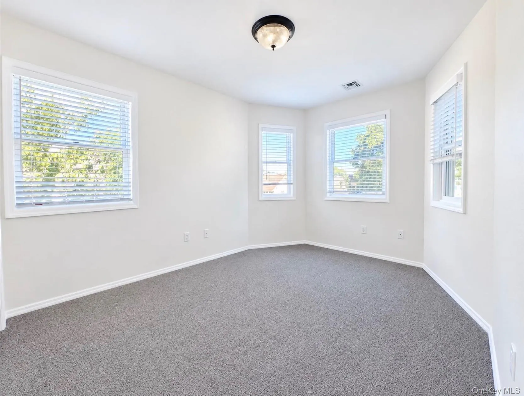 Second Large Bedroom with Bay Windows Second Large Bedroom with Bay Windows