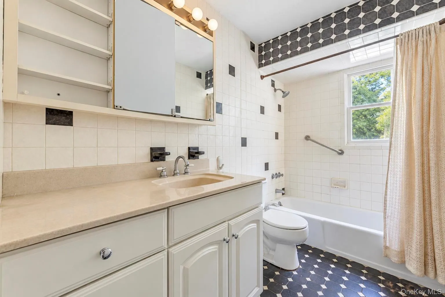 80 Alpine Way, Huntington, NY, 5 Bedrooms Bedrooms, 11 Rooms Rooms,4 BathroomsBathrooms,Residential,For Rent,Alpine,0,1054142 80 Alpine Way, Huntington, NY, 5 Bedrooms Bedrooms, 11 Rooms Rooms,4 BathroomsBathrooms,Residential,For Rent,Alpine,0,1054142