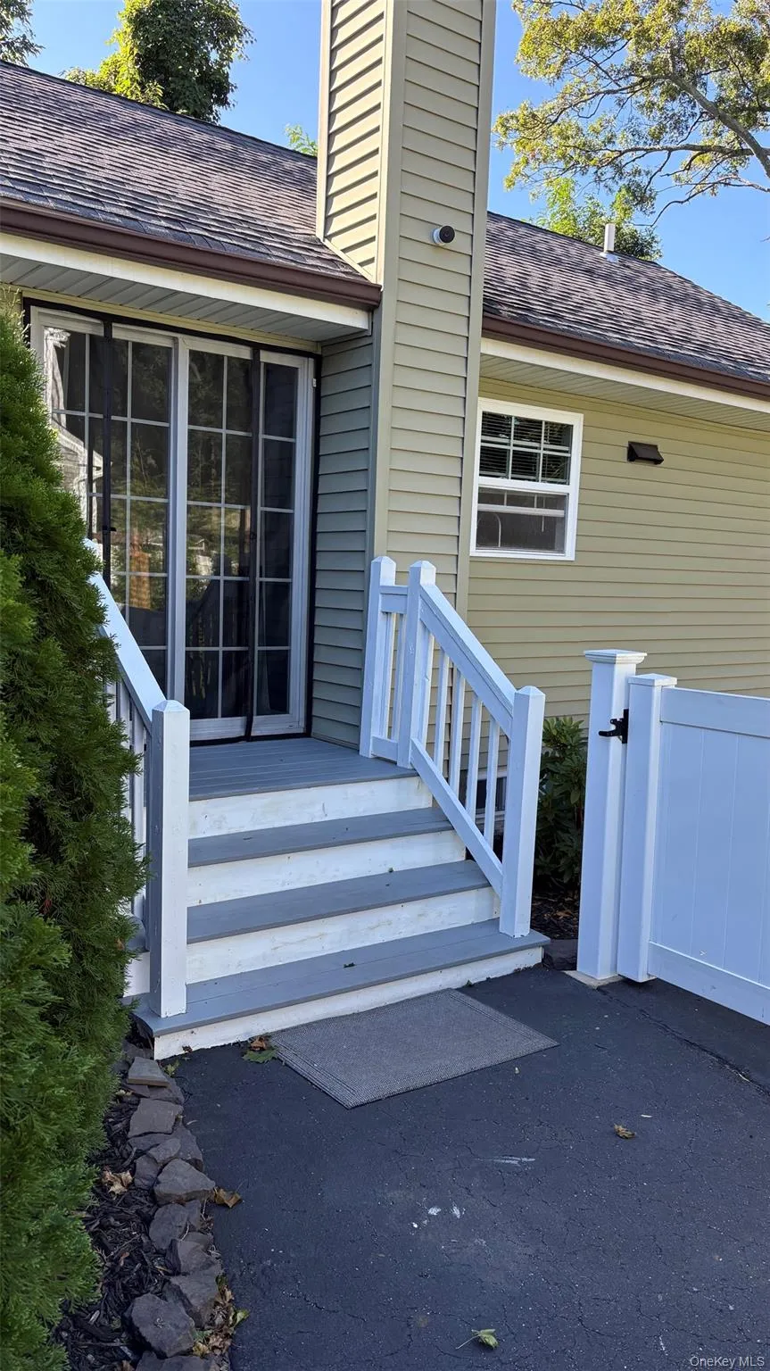 15 Park Avenue, Smithtown, NY, 3 Bedroom Bedrooms, 4 Room Rooms,1 BathroomBathrooms,Residential Lease,For Rent,Park,0,1054147 15 Park Avenue, Smithtown, NY, 3 Bedroom Bedrooms, 4 Room Rooms,1 BathroomBathrooms,Residential Lease,For Rent,Park,0,1054147