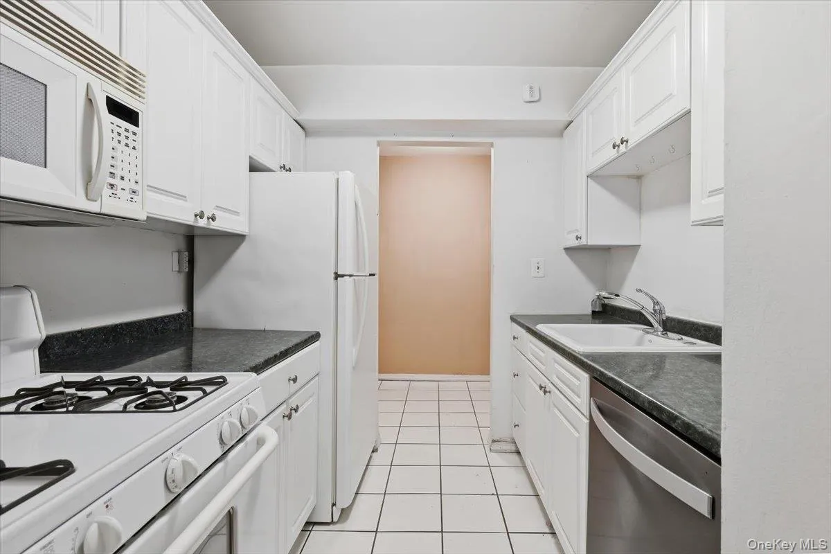 75 238th Street, New York, NY, 1 Bedroom Bedrooms, 3 Rooms Rooms,1 BathroomBathrooms,Residential,For Rent,238th,0,1054155 75 238th Street, New York, NY, 1 Bedroom Bedrooms, 3 Rooms Rooms,1 BathroomBathrooms,Residential,For Rent,238th,0,1054155