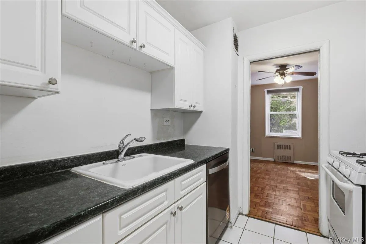 75 238th Street, New York, NY, 1 Bedroom Bedrooms, 3 Rooms Rooms,1 BathroomBathrooms,Residential,For Rent,238th,0,1054155 75 238th Street, New York, NY, 1 Bedroom Bedrooms, 3 Rooms Rooms,1 BathroomBathrooms,Residential,For Rent,238th,0,1054155