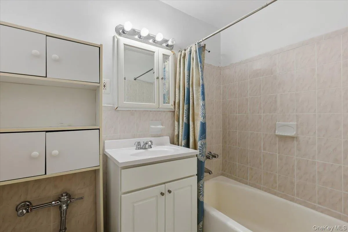 75 238th Street, New York, NY, 1 Bedroom Bedrooms, 3 Rooms Rooms,1 BathroomBathrooms,Residential,For Rent,238th,0,1054155 75 238th Street, New York, NY, 1 Bedroom Bedrooms, 3 Rooms Rooms,1 BathroomBathrooms,Residential,For Rent,238th,0,1054155