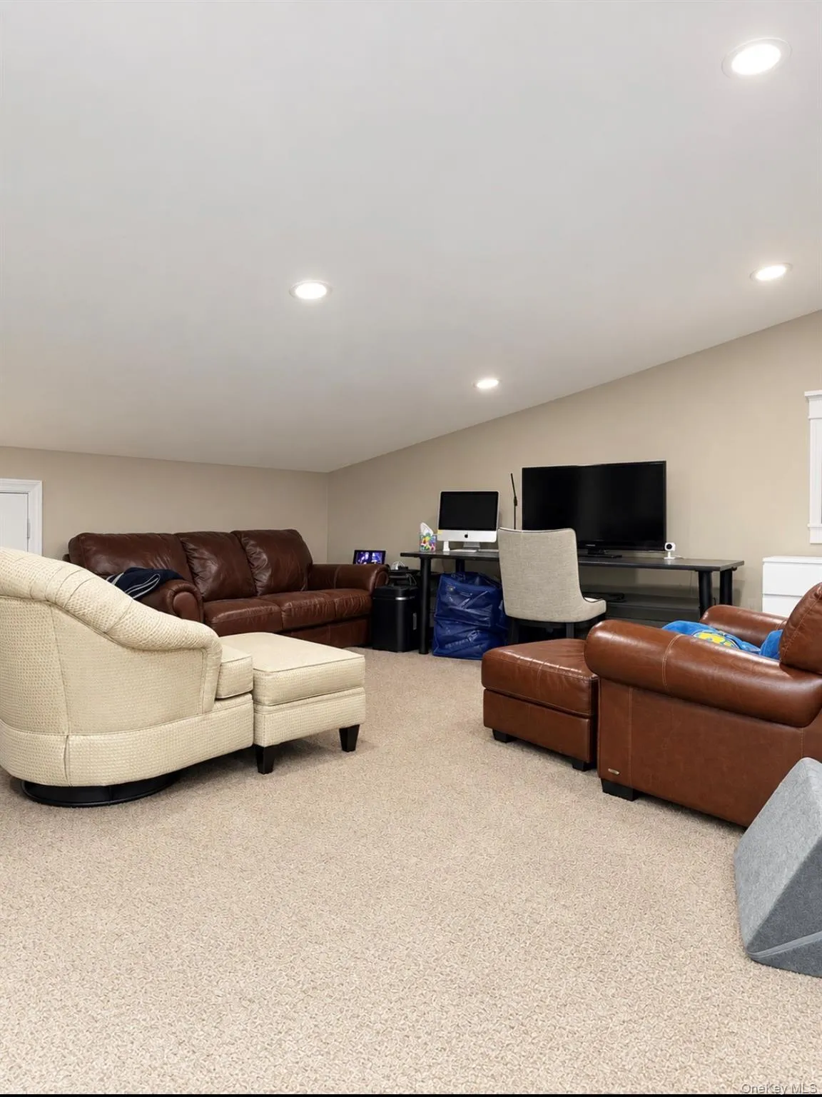 2056 Ellen Drive, Hempstead, NY, 4 Bedrooms Bedrooms, 9 Rooms Rooms,2 BathroomsBathrooms,Residential,For Rent,Ellen,0,1054158 2056 Ellen Drive, Hempstead, NY, 4 Bedrooms Bedrooms, 9 Rooms Rooms,2 BathroomsBathrooms,Residential,For Rent,Ellen,0,1054158