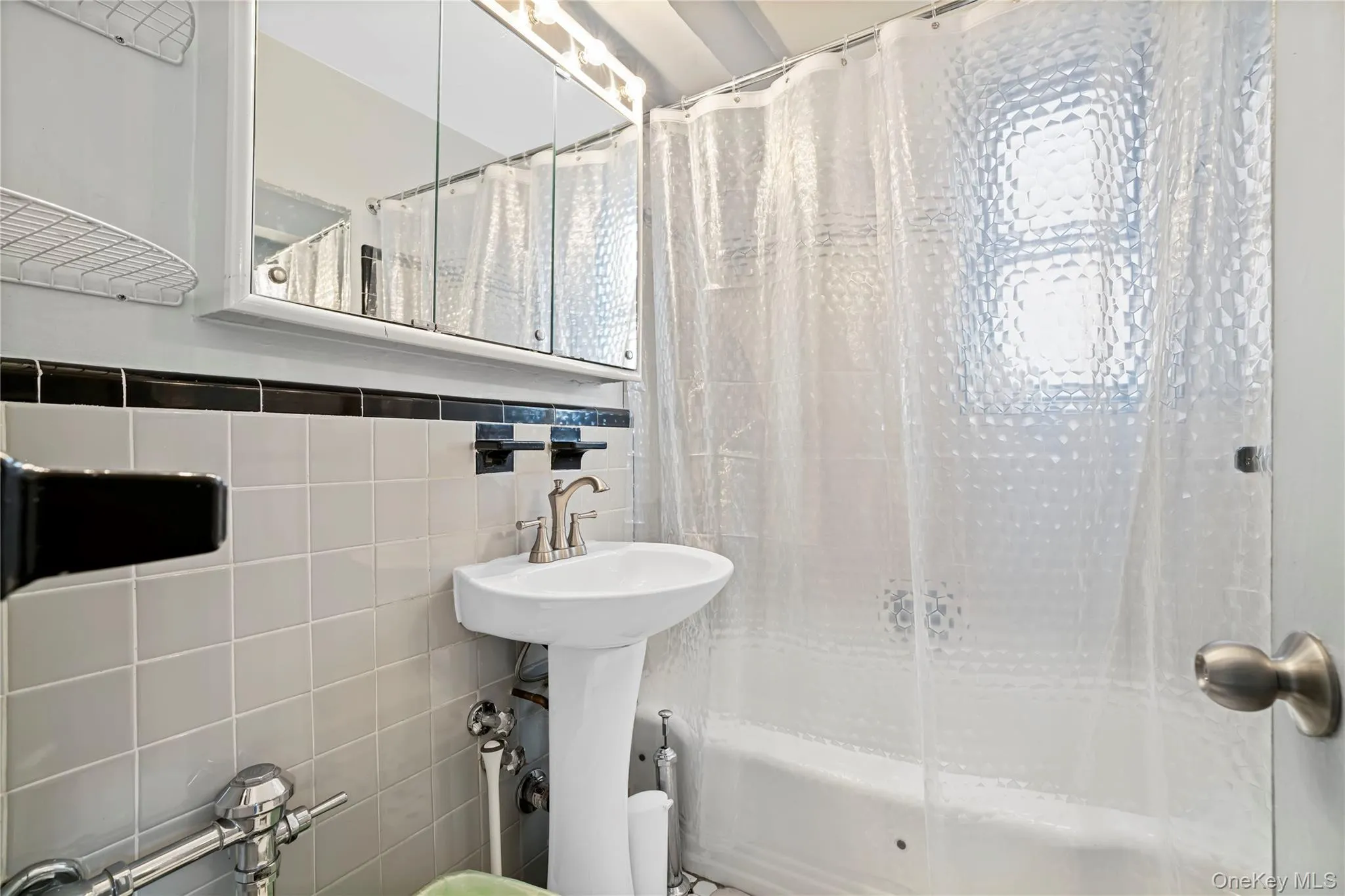 2271 Knapp Street, New York, NY, 2 Bedrooms Bedrooms, 4 Rooms Rooms,1 BathroomBathrooms,Residential,For Rent,Knapp,0,1054160 2271 Knapp Street, New York, NY, 2 Bedrooms Bedrooms, 4 Rooms Rooms,1 BathroomBathrooms,Residential,For Rent,Knapp,0,1054160