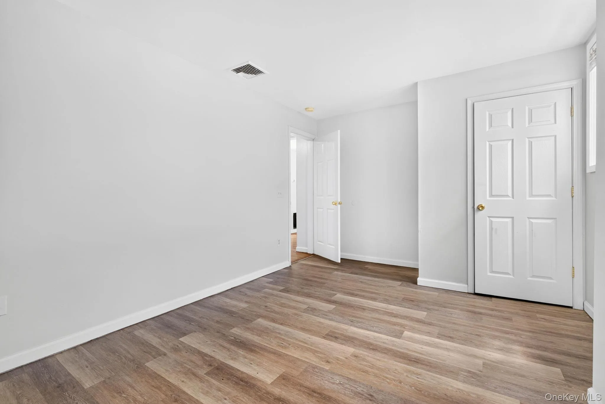 54 Gifford Avenue, Poughkeepsie, NY, 2 Bedrooms Bedrooms, 5 Rooms Rooms,1 BathroomBathrooms,Residential Lease,For Rent,Gifford,0,1054187 54 Gifford Avenue, Poughkeepsie, NY, 2 Bedrooms Bedrooms, 5 Rooms Rooms,1 BathroomBathrooms,Residential Lease,For Rent,Gifford,0,1054187