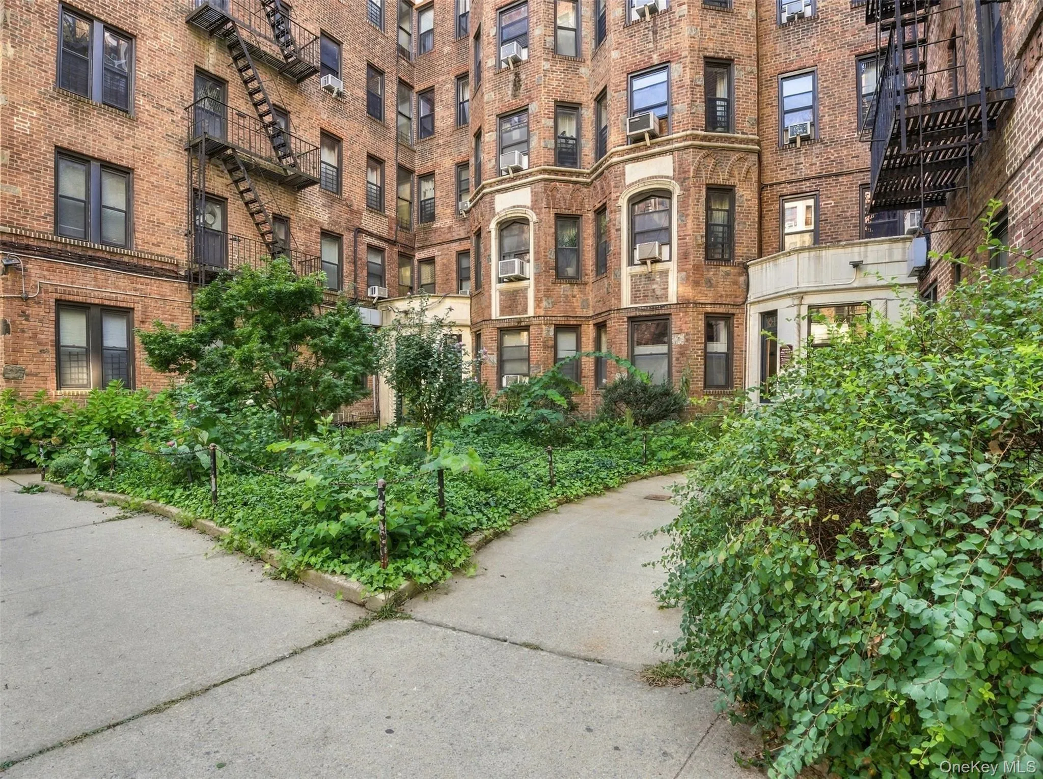 754 Brady Avenue, New York, NY, 2 Bedrooms Bedrooms, 5 Rooms Rooms,1 BathroomBathrooms,Residential,For Rent,Brady,0,1054217 754 Brady Avenue, New York, NY, 2 Bedrooms Bedrooms, 5 Rooms Rooms,1 BathroomBathrooms,Residential,For Rent,Brady,0,1054217