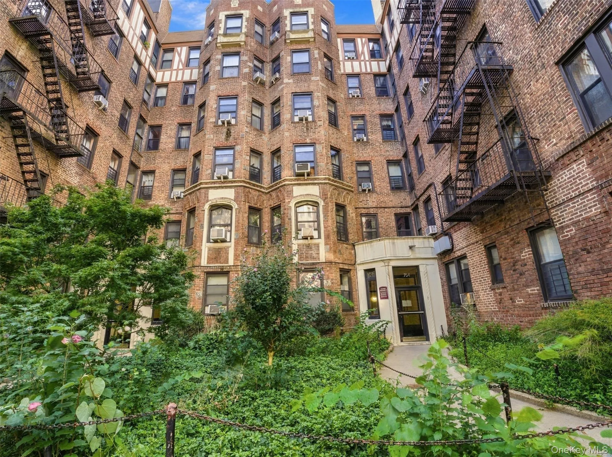 754 Brady Avenue, New York, NY, 2 Bedrooms Bedrooms, 5 Rooms Rooms,1 BathroomBathrooms,Residential,For Rent,Brady,0,1054217 754 Brady Avenue, New York, NY, 2 Bedrooms Bedrooms, 5 Rooms Rooms,1 BathroomBathrooms,Residential,For Rent,Brady,0,1054217