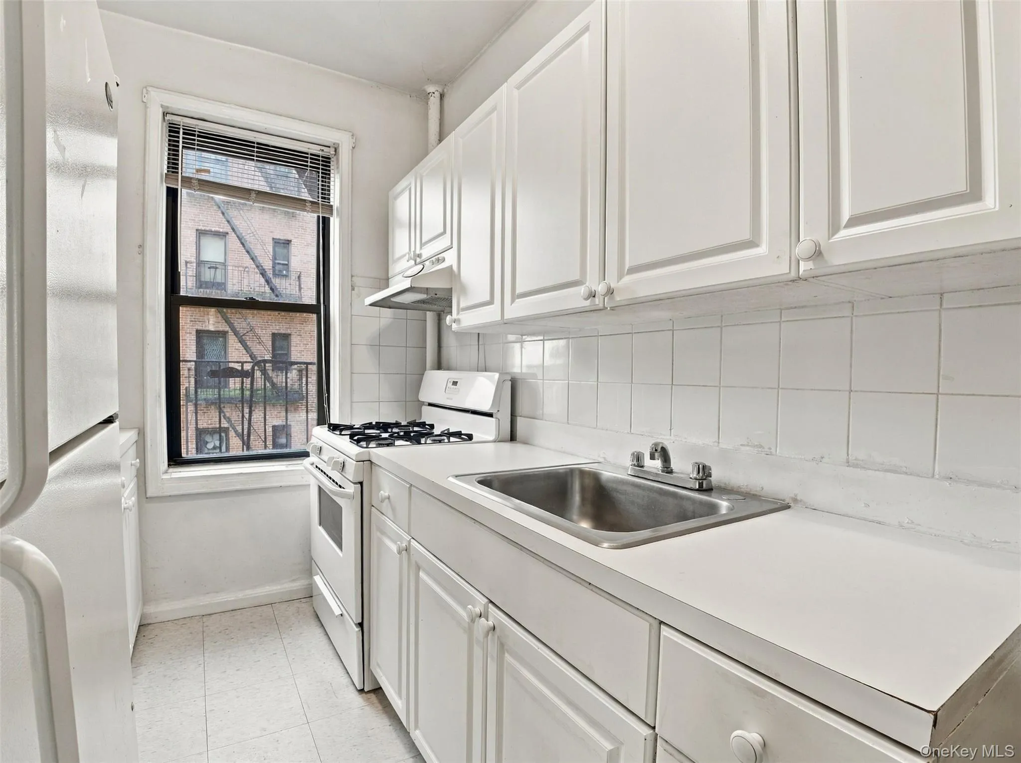 754 Brady Avenue, New York, NY, 2 Bedrooms Bedrooms, 5 Rooms Rooms,1 BathroomBathrooms,Residential,For Rent,Brady,0,1054217 754 Brady Avenue, New York, NY, 2 Bedrooms Bedrooms, 5 Rooms Rooms,1 BathroomBathrooms,Residential,For Rent,Brady,0,1054217