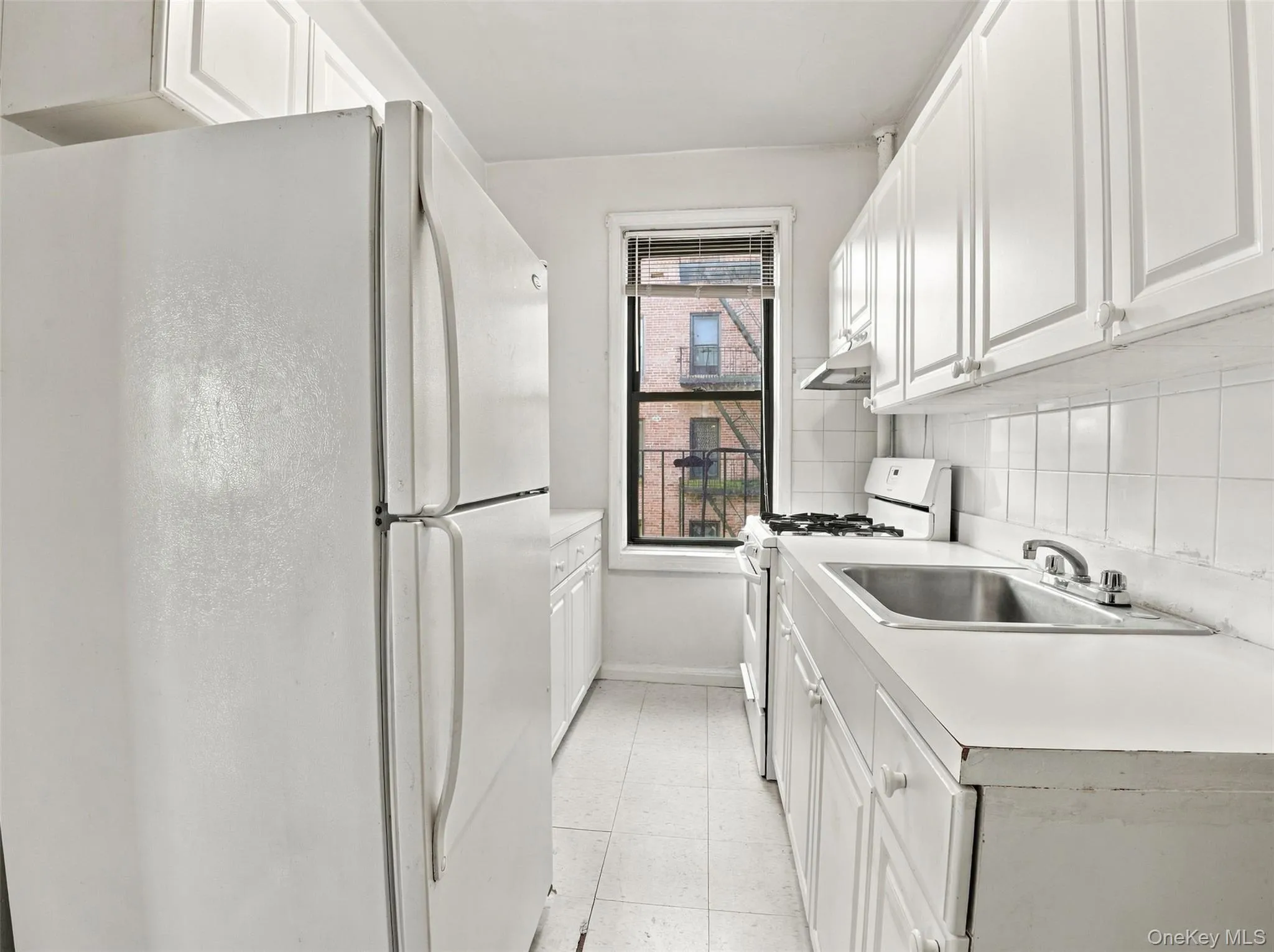 754 Brady Avenue, New York, NY, 2 Bedrooms Bedrooms, 5 Rooms Rooms,1 BathroomBathrooms,Residential,For Rent,Brady,0,1054217 754 Brady Avenue, New York, NY, 2 Bedrooms Bedrooms, 5 Rooms Rooms,1 BathroomBathrooms,Residential,For Rent,Brady,0,1054217
