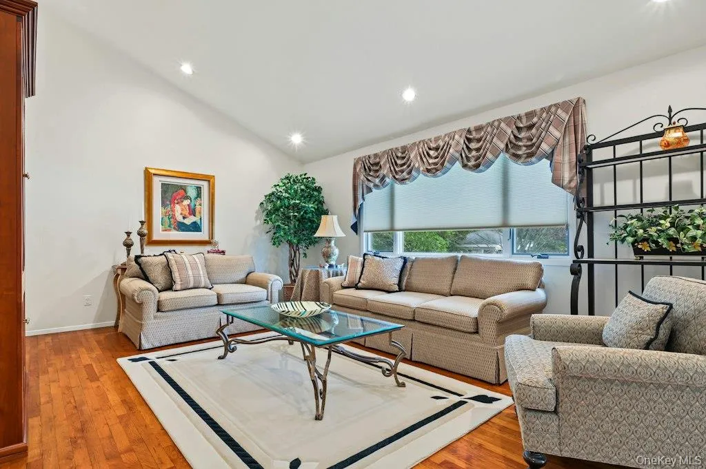 2039 Blanche Lane, Hempstead, NY, 4 Bedrooms Bedrooms, 9 Rooms Rooms,2 BathroomsBathrooms,Residential,For Rent,Blanche,0,1054235 2039 Blanche Lane, Hempstead, NY, 4 Bedrooms Bedrooms, 9 Rooms Rooms,2 BathroomsBathrooms,Residential,For Rent,Blanche,0,1054235