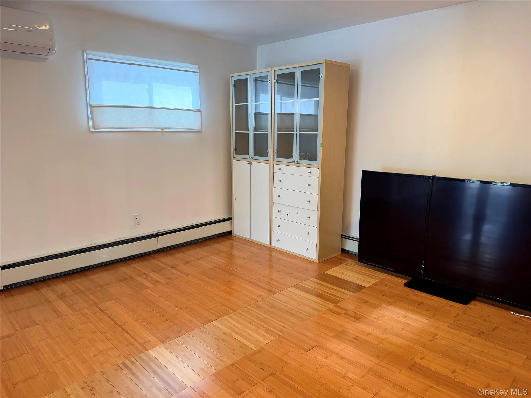 4 Carriage Ln, Hempstead, NY, 4 Bedrooms Bedrooms, 8 Rooms Rooms,2 BathroomsBathrooms,Residential Lease,For Rent,Ln,0,1054258 4 Carriage Ln, Hempstead, NY, 4 Bedrooms Bedrooms, 8 Rooms Rooms,2 BathroomsBathrooms,Residential Lease,For Rent,Ln,0,1054258
