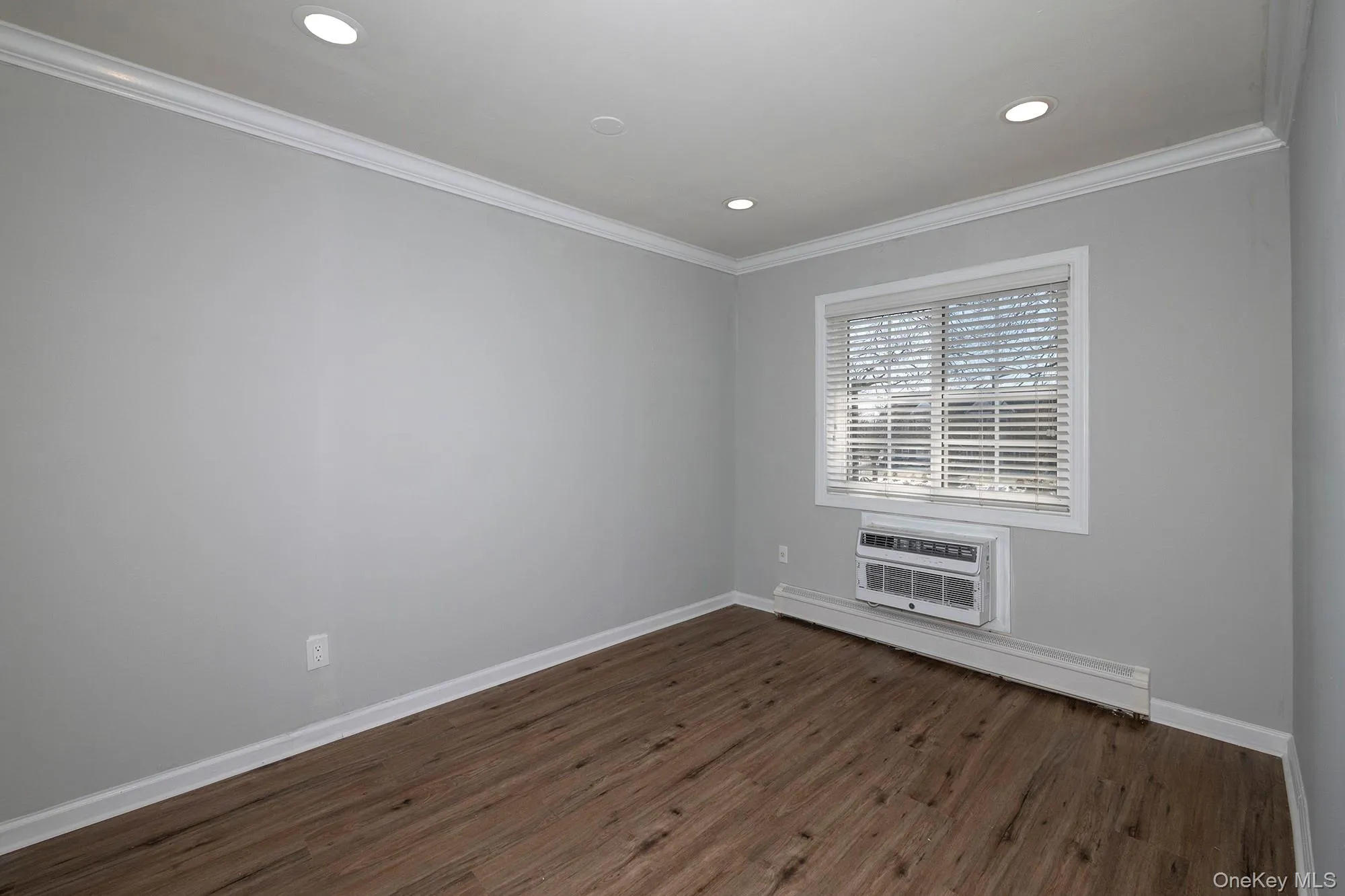 3 Willowbrook Road, Islip, NY, 1 Bedroom Bedrooms, 3 Rooms Rooms,1 BathroomBathrooms,Residential Lease,For Rent,Willowbrook,0,1054274 3 Willowbrook Road, Islip, NY, 1 Bedroom Bedrooms, 3 Rooms Rooms,1 BathroomBathrooms,Residential Lease,For Rent,Willowbrook,0,1054274