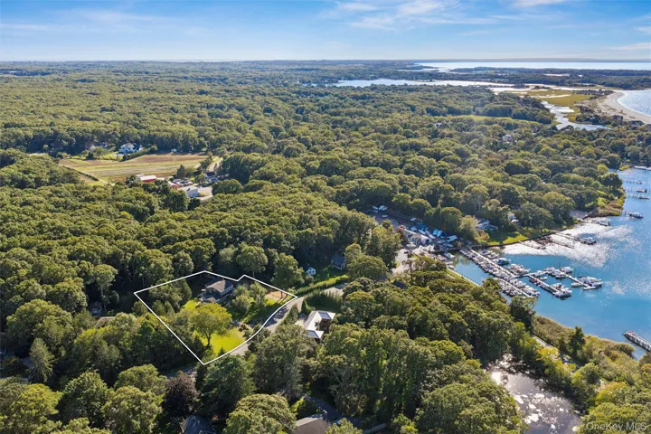 6 Turtle Pond Road, Southampton, New York 11968