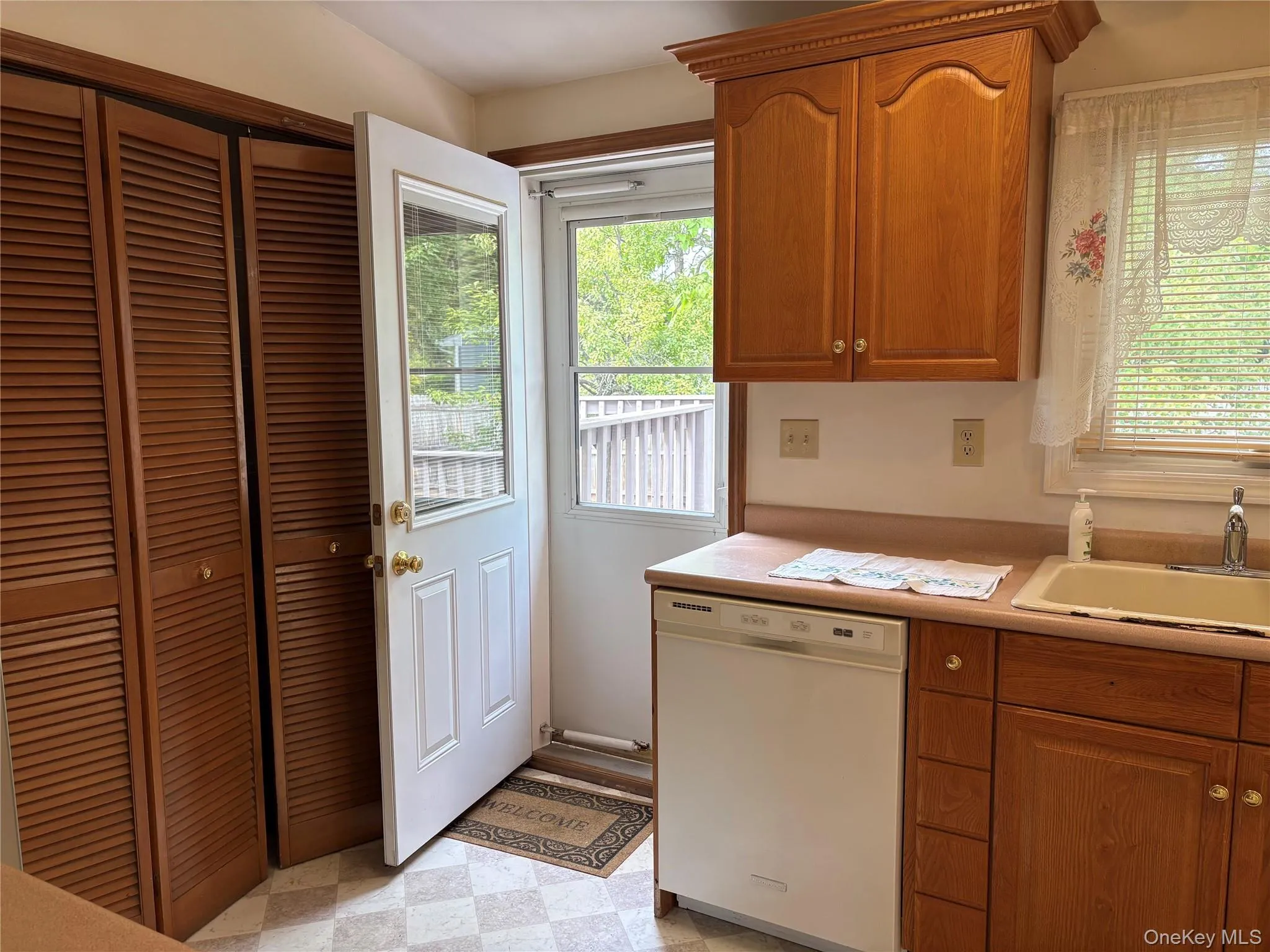 100 John Street, Saugerties, NY, 3 Bedrooms Bedrooms, 6 Rooms Rooms,2 BathroomsBathrooms,Residential,For Rent,John,0,1054276 100 John Street, Saugerties, NY, 3 Bedrooms Bedrooms, 6 Rooms Rooms,2 BathroomsBathrooms,Residential,For Rent,John,0,1054276