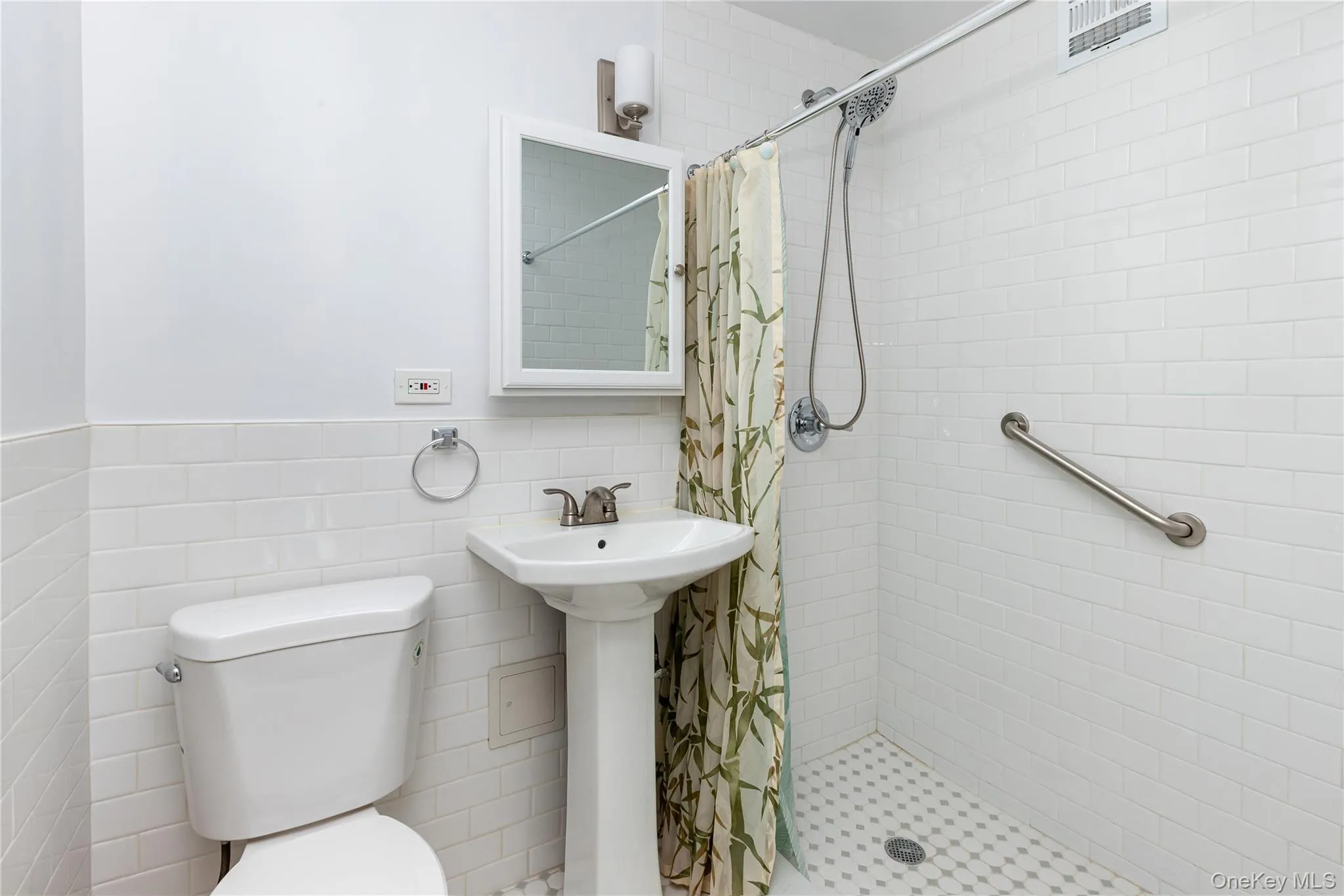 3215 Arlington Avenue, New York, NY, 1 Bedroom Bedrooms, 3 Rooms Rooms,1 BathroomBathrooms,Residential,For Rent,Arlington,0,1054290 3215 Arlington Avenue, New York, NY, 1 Bedroom Bedrooms, 3 Rooms Rooms,1 BathroomBathrooms,Residential,For Rent,Arlington,0,1054290