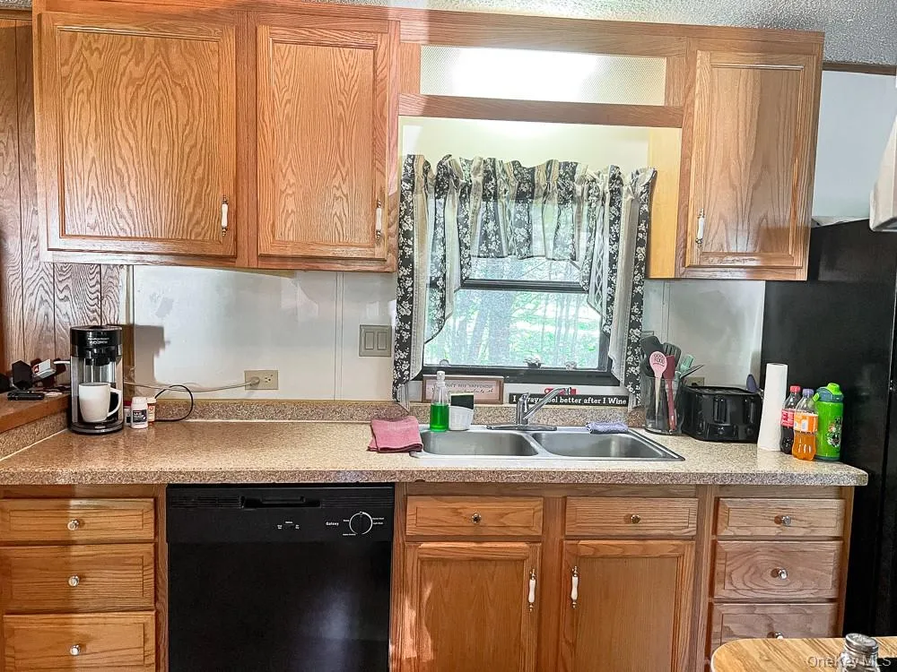 166 Seeman Road, Neversink, NY, 5 Bedrooms Bedrooms, 13 Rooms Rooms,2 BathroomsBathrooms,Residential,For Rent,Seeman,0,1054327 166 Seeman Road, Neversink, NY, 5 Bedrooms Bedrooms, 13 Rooms Rooms,2 BathroomsBathrooms,Residential,For Rent,Seeman,0,1054327