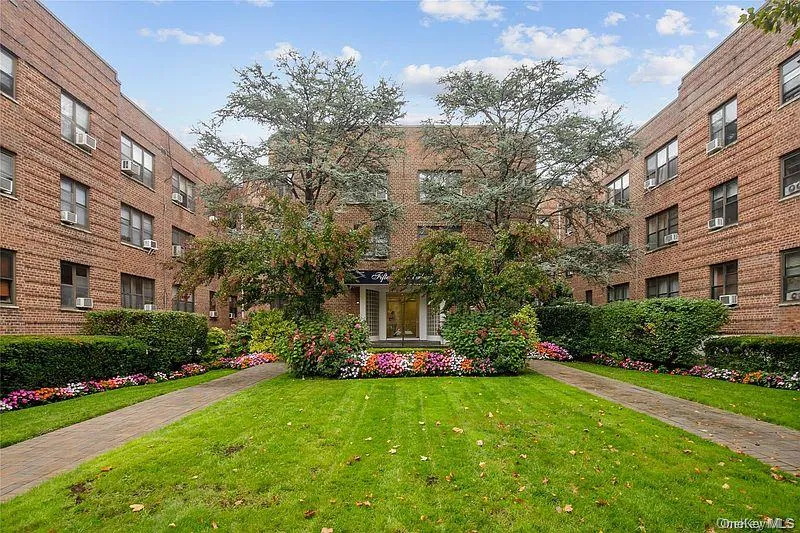 15 Canterbury Road, North Hempstead, NY, 1 Room Rooms,1 BathroomBathrooms,Residential,For Rent,Canterbury,0,1054330 15 Canterbury Road, North Hempstead, NY, 1 Room Rooms,1 BathroomBathrooms,Residential,For Rent,Canterbury,0,1054330