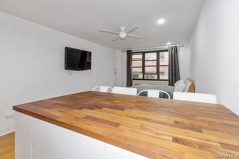 15 Canterbury Road, North Hempstead, NY, 1 Room Rooms,1 BathroomBathrooms,Residential,For Rent,Canterbury,0,1054330 15 Canterbury Road, North Hempstead, NY, 1 Room Rooms,1 BathroomBathrooms,Residential,For Rent,Canterbury,0,1054330