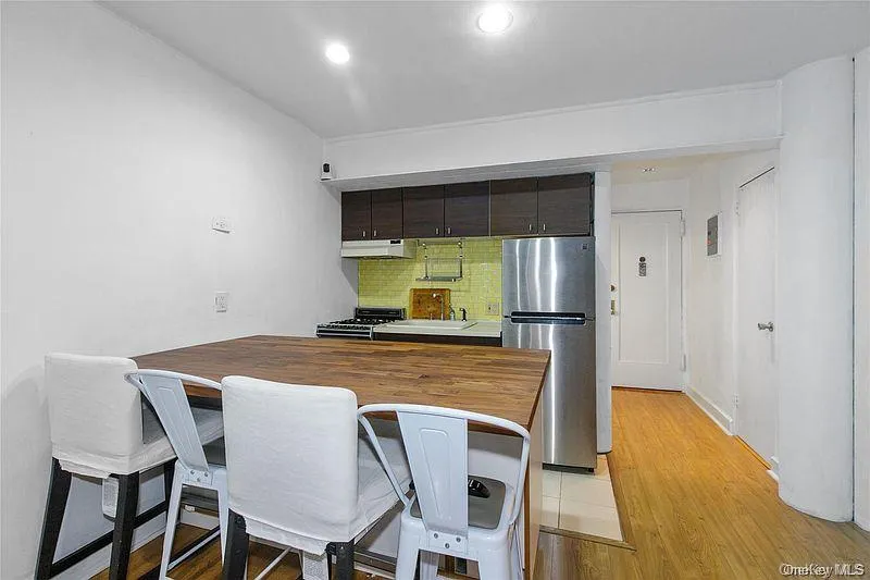 15 Canterbury Road, North Hempstead, NY, 1 Room Rooms,1 BathroomBathrooms,Residential,For Rent,Canterbury,0,1054330 15 Canterbury Road, North Hempstead, NY, 1 Room Rooms,1 BathroomBathrooms,Residential,For Rent,Canterbury,0,1054330