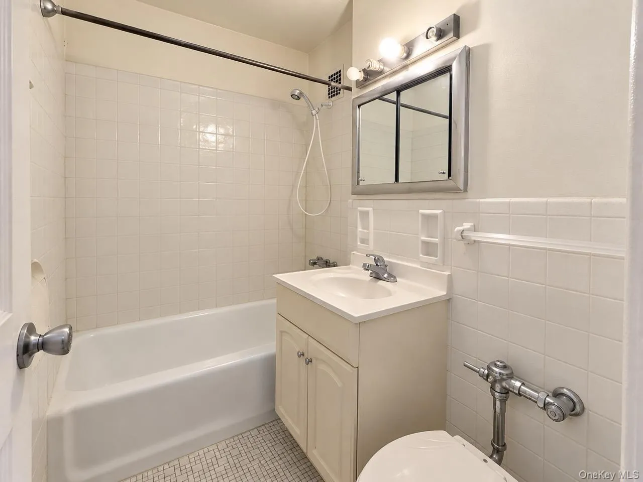 142-05 Roosevelt Avenue, New York, NY, 3 Rooms Rooms,1 BathroomBathrooms,Residential,For Rent,Roosevelt Avenue,0,1054337 142-05 Roosevelt Avenue, New York, NY, 3 Rooms Rooms,1 BathroomBathrooms,Residential,For Rent,Roosevelt Avenue,0,1054337