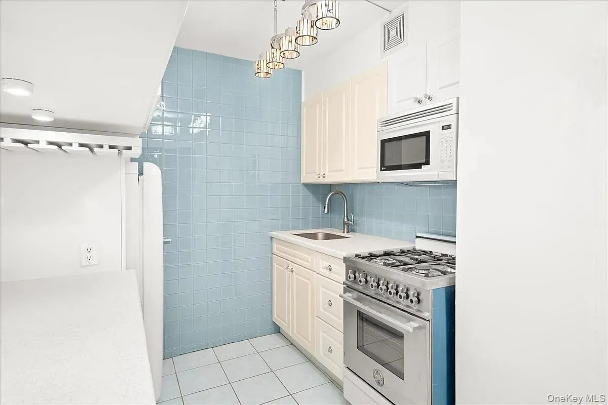 131 85th Street, New York, NY, 1 Bedroom Bedrooms, 3 Rooms Rooms,1 BathroomBathrooms,Residential,For Rent,85th,0,1054344 131 85th Street, New York, NY, 1 Bedroom Bedrooms, 3 Rooms Rooms,1 BathroomBathrooms,Residential,For Rent,85th,0,1054344