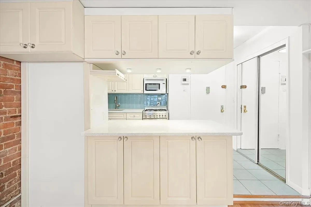 131 85th Street, New York, NY, 1 Bedroom Bedrooms, 3 Rooms Rooms,1 BathroomBathrooms,Residential,For Rent,85th,0,1054344 131 85th Street, New York, NY, 1 Bedroom Bedrooms, 3 Rooms Rooms,1 BathroomBathrooms,Residential,For Rent,85th,0,1054344