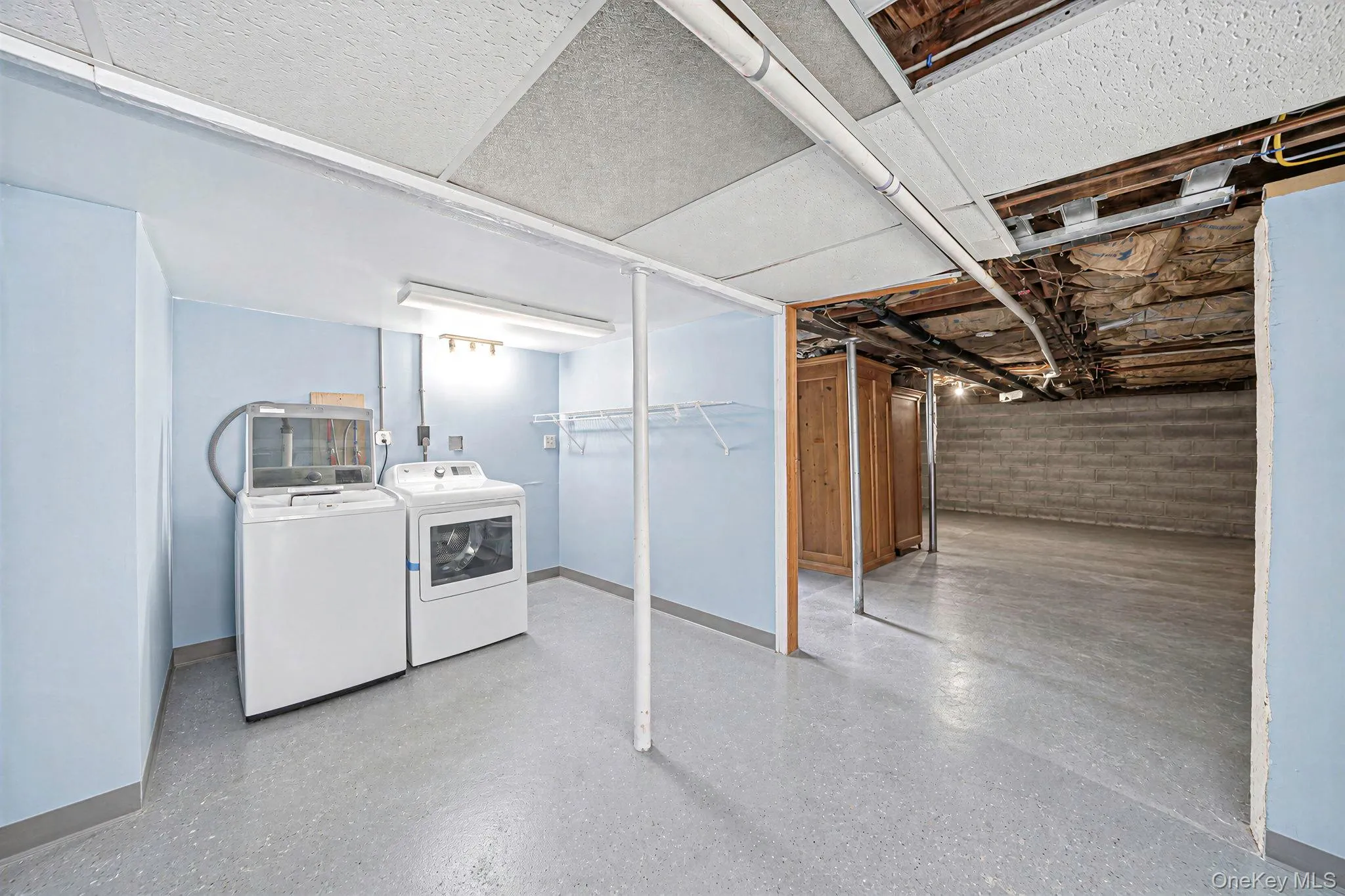 39 Plandome Road, Brookhaven, NY, 2 Bedrooms Bedrooms, 4 Rooms Rooms,1 BathroomBathrooms,Residential,For Rent,Plandome,0,1054347 39 Plandome Road, Brookhaven, NY, 2 Bedrooms Bedrooms, 4 Rooms Rooms,1 BathroomBathrooms,Residential,For Rent,Plandome,0,1054347