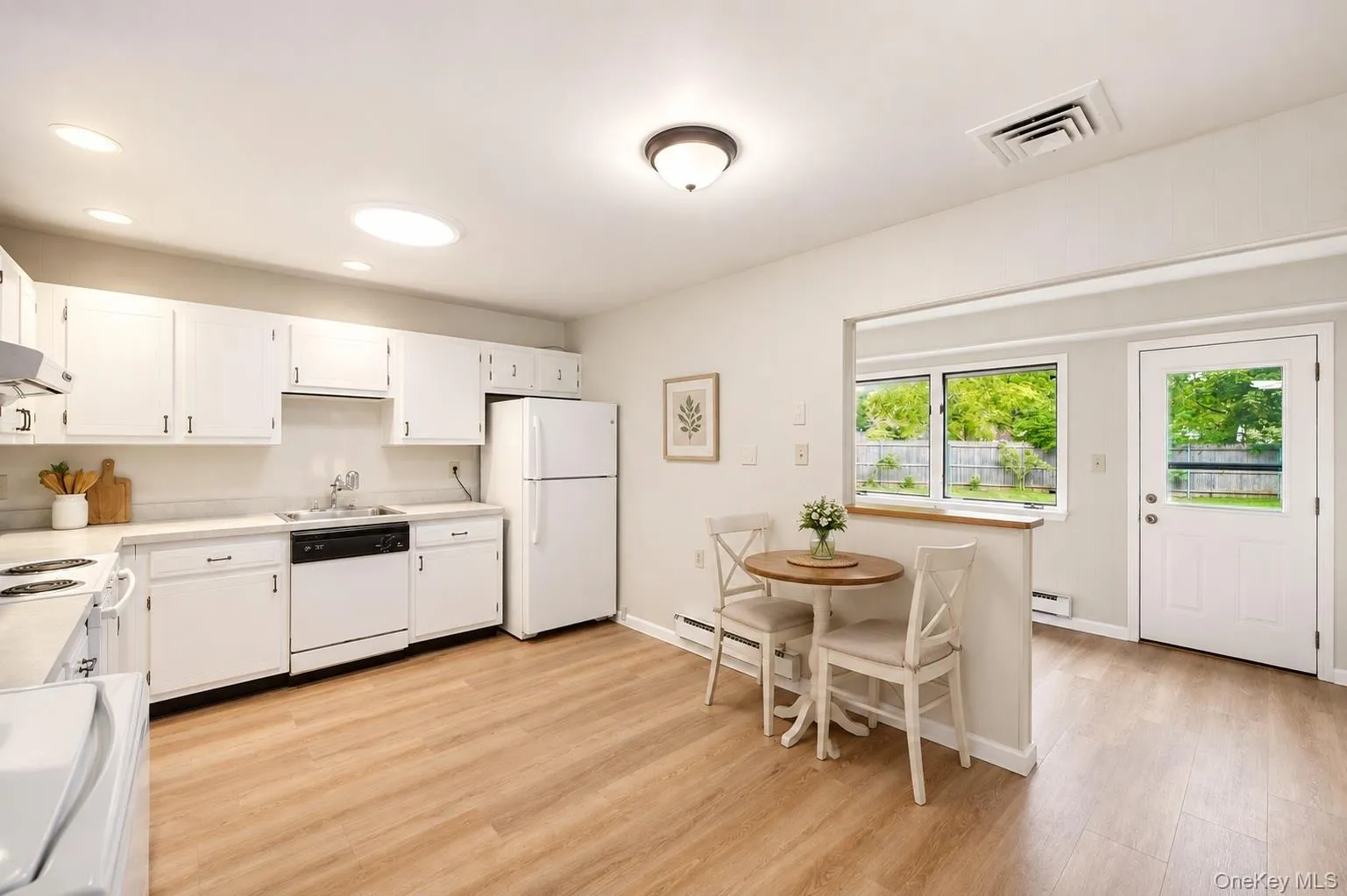 209 Strathmore Gate Drive, Brookhaven, NY, 1 Bedroom Bedrooms, 5 Rooms Rooms,1 BathroomBathrooms,Residential,For Rent,Strathmore Gate,0,1054350 209 Strathmore Gate Drive, Brookhaven, NY, 1 Bedroom Bedrooms, 5 Rooms Rooms,1 BathroomBathrooms,Residential,For Rent,Strathmore Gate,0,1054350