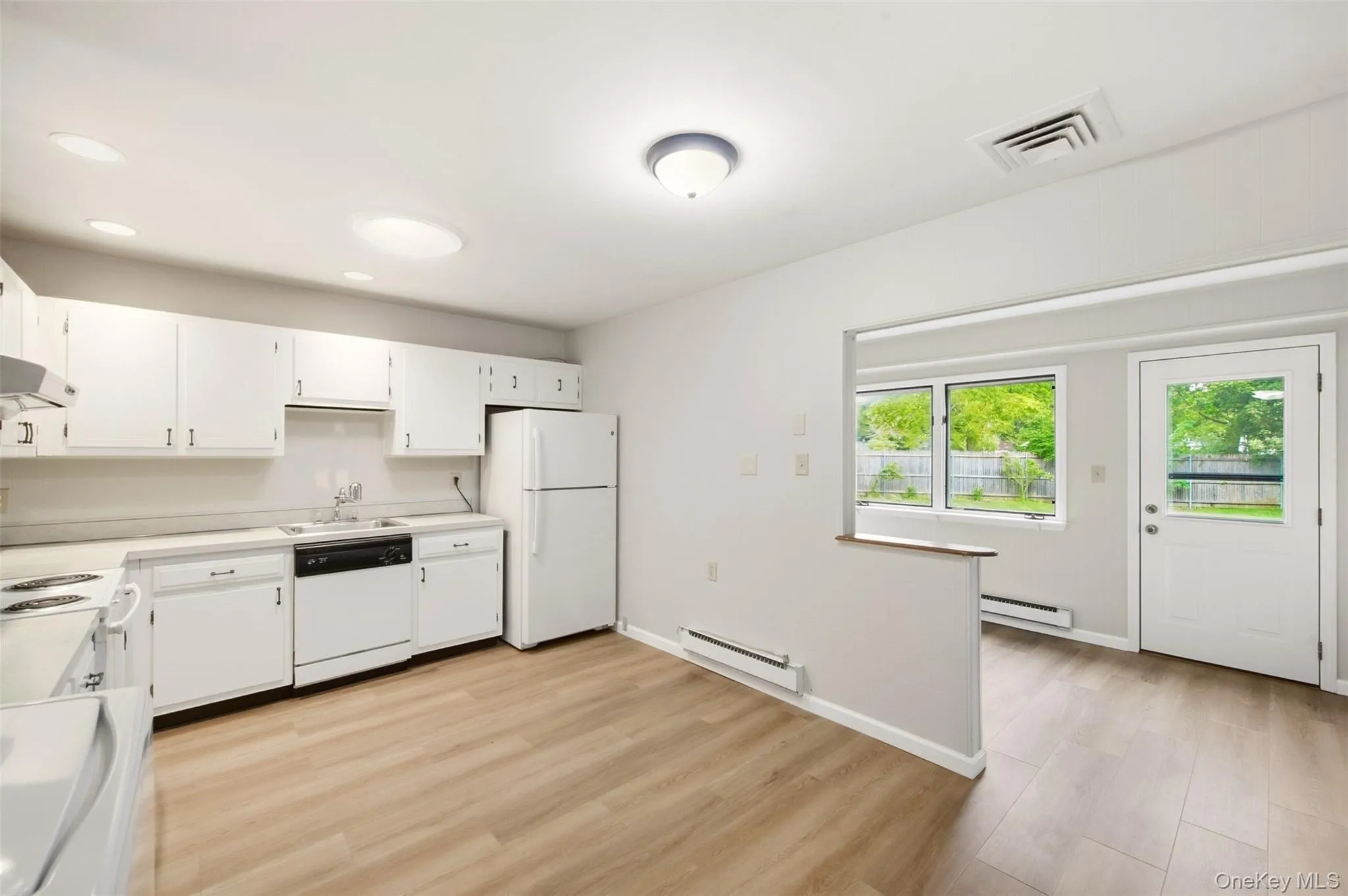 209 Strathmore Gate Drive, Brookhaven, NY, 1 Bedroom Bedrooms, 5 Rooms Rooms,1 BathroomBathrooms,Residential,For Rent,Strathmore Gate,0,1054350 209 Strathmore Gate Drive, Brookhaven, NY, 1 Bedroom Bedrooms, 5 Rooms Rooms,1 BathroomBathrooms,Residential,For Rent,Strathmore Gate,0,1054350