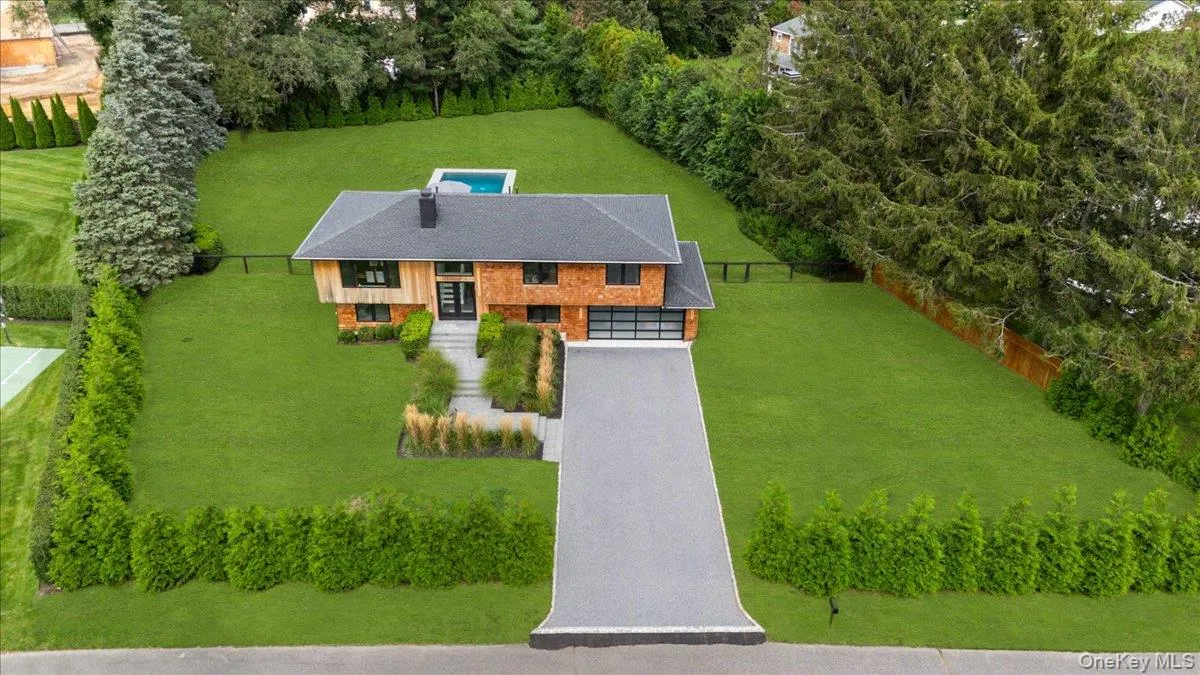 40 Knollwood Drive, Southampton, New York 11968